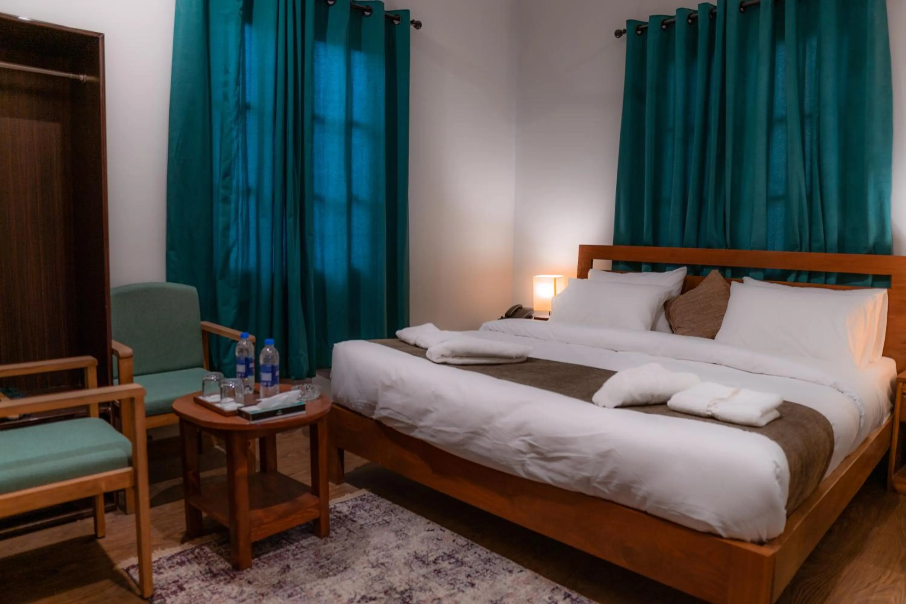 Bedroom, Bed in Dynasty Hotel Skardu