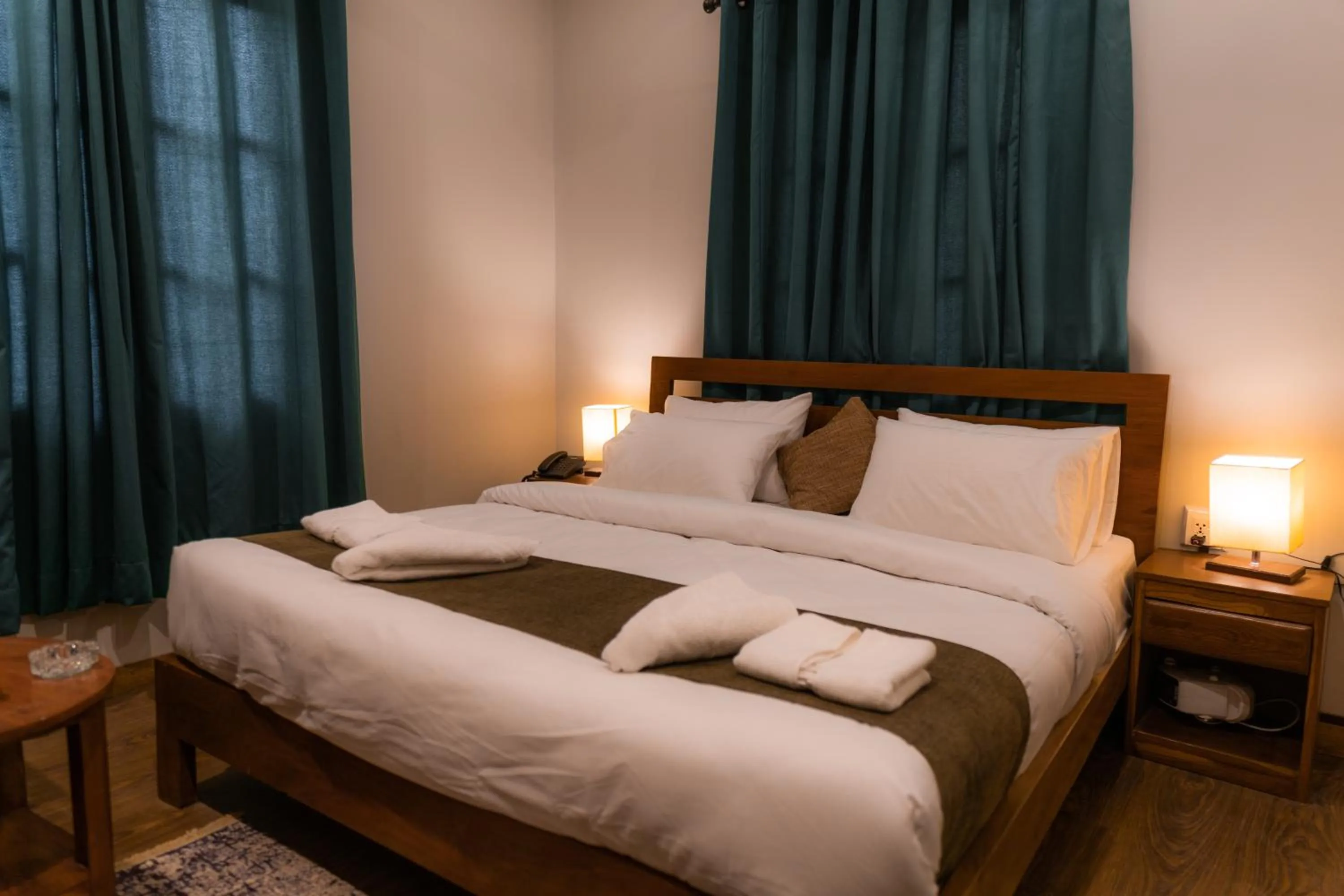 Bedroom, Bed in Dynasty Hotel Skardu