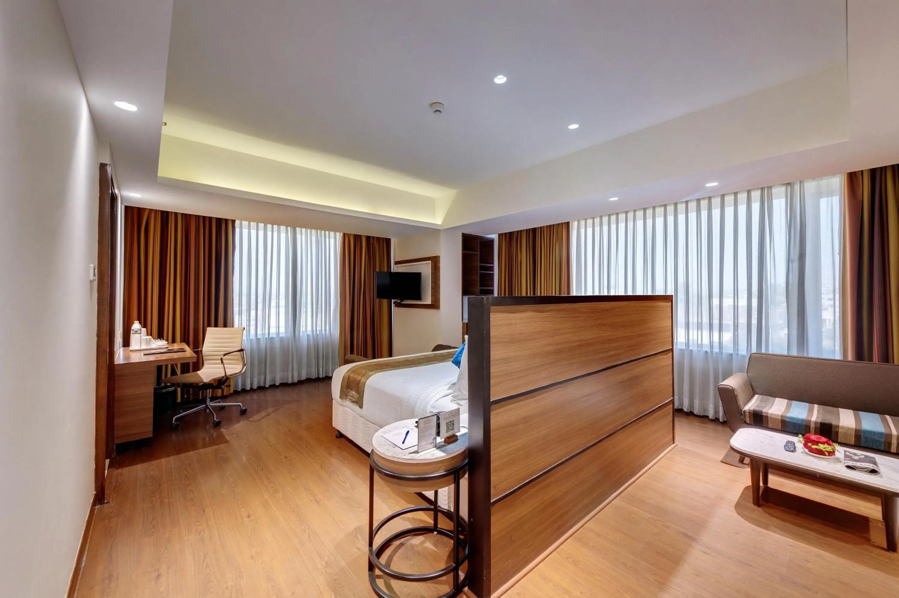 Bedroom, Bed in Amarpreet, Chhatrapati Sambhajinagar - AM Hotel Kollection