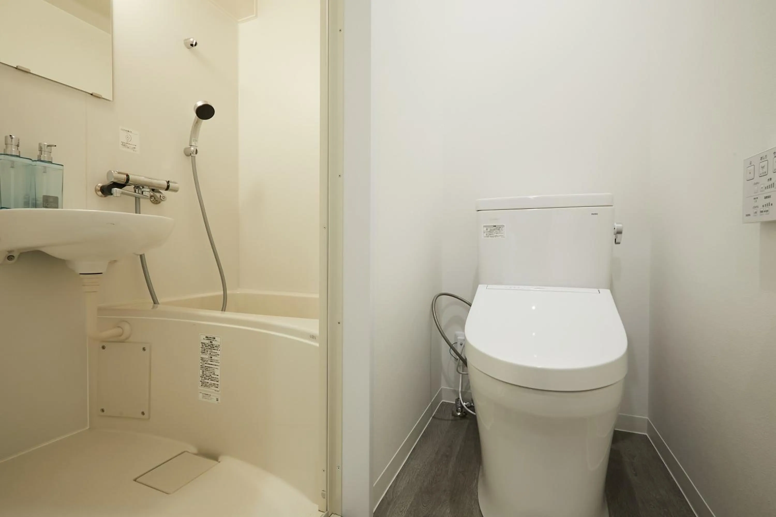 Shower in Designers Hotel Siesta