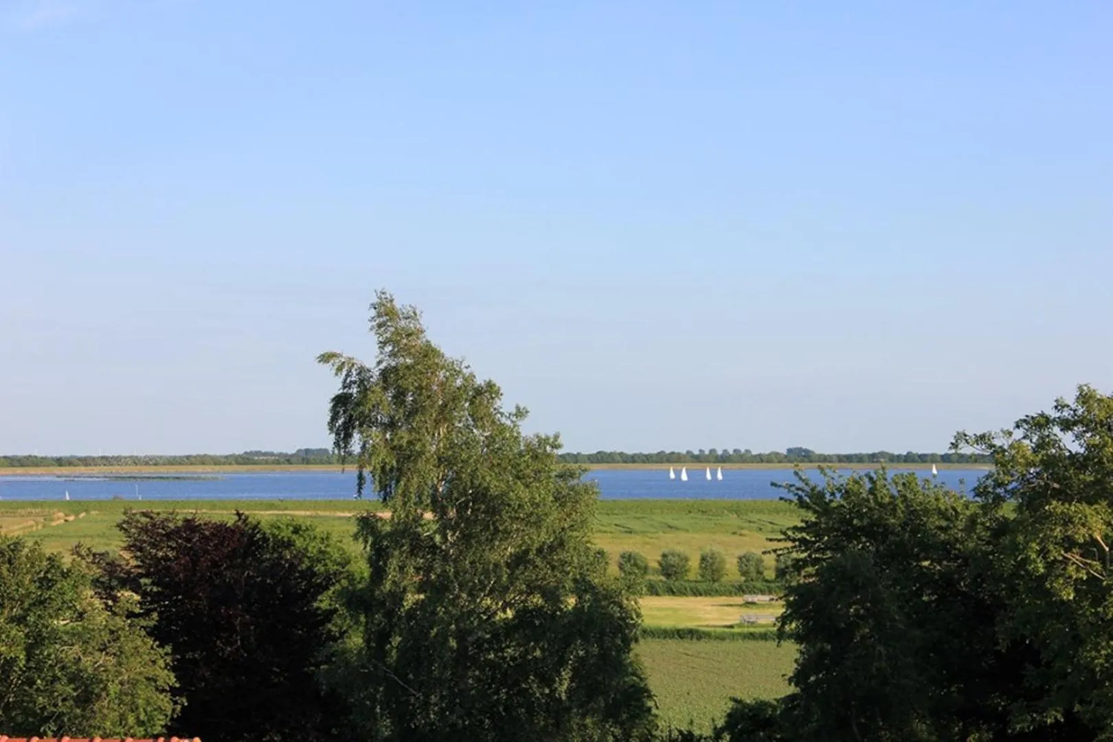 Lake view in B&B Hulleste