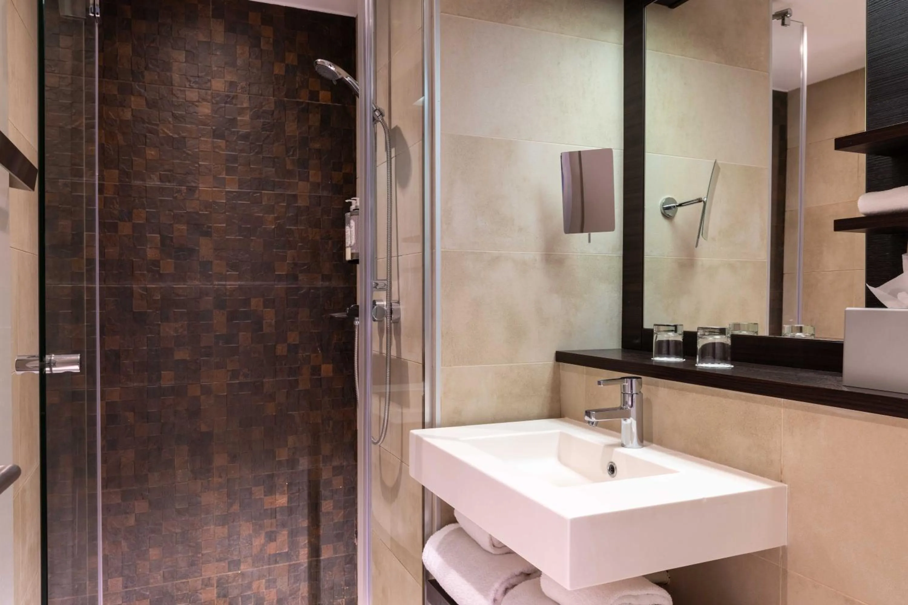 Shower in Hotel Villa Saxe Eiffel