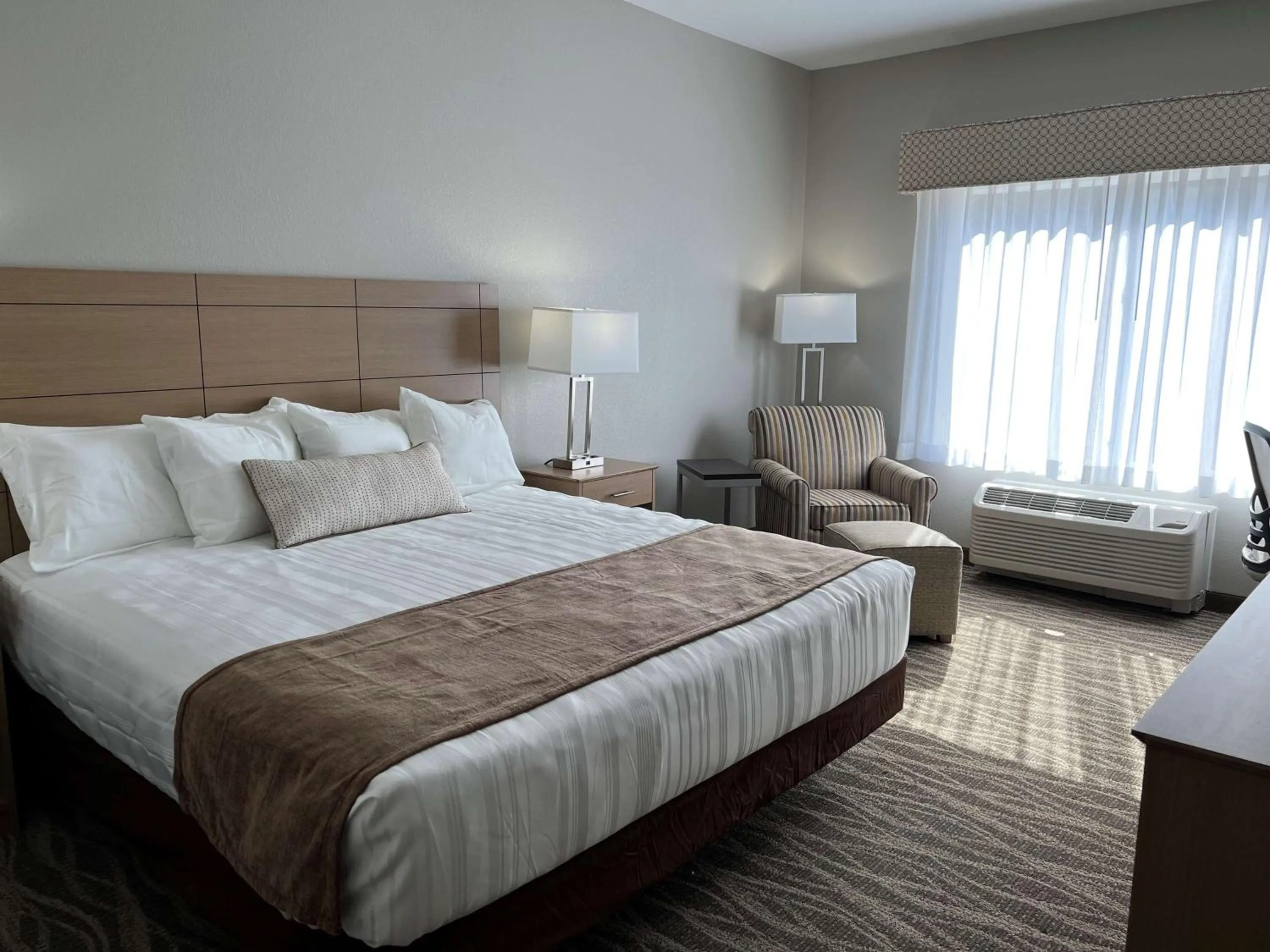 Bed in Best Western Plus Rumford Falls