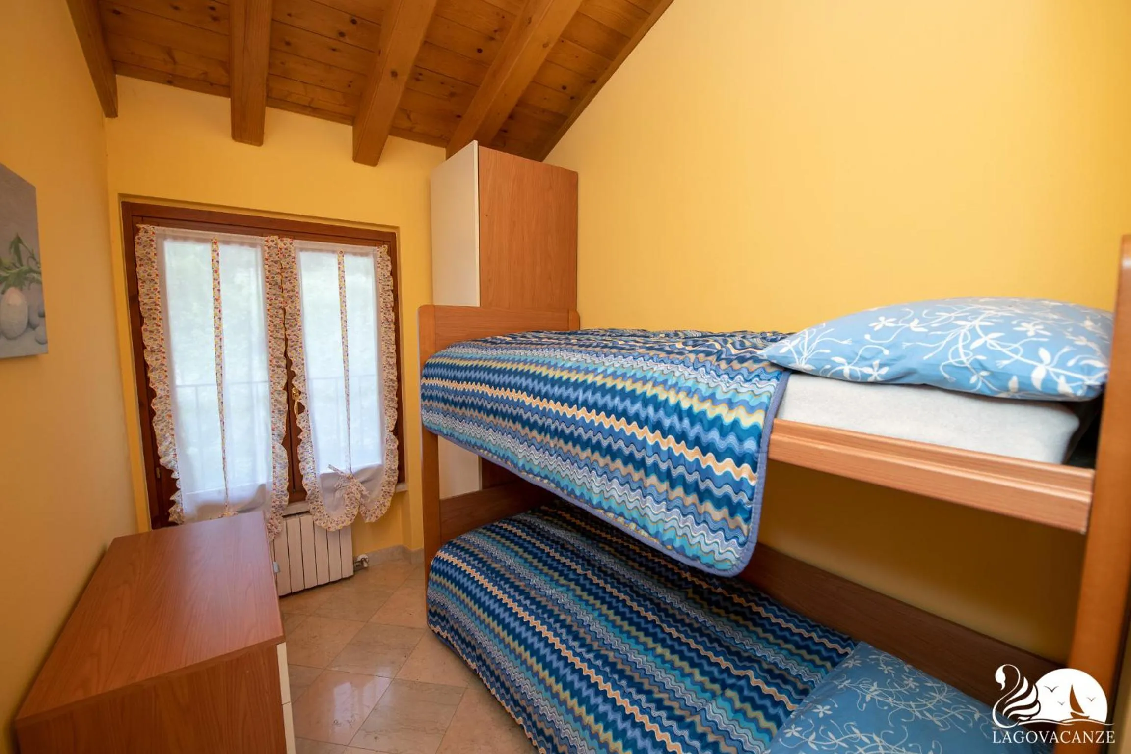 bunk bed, Bed in Feeling House