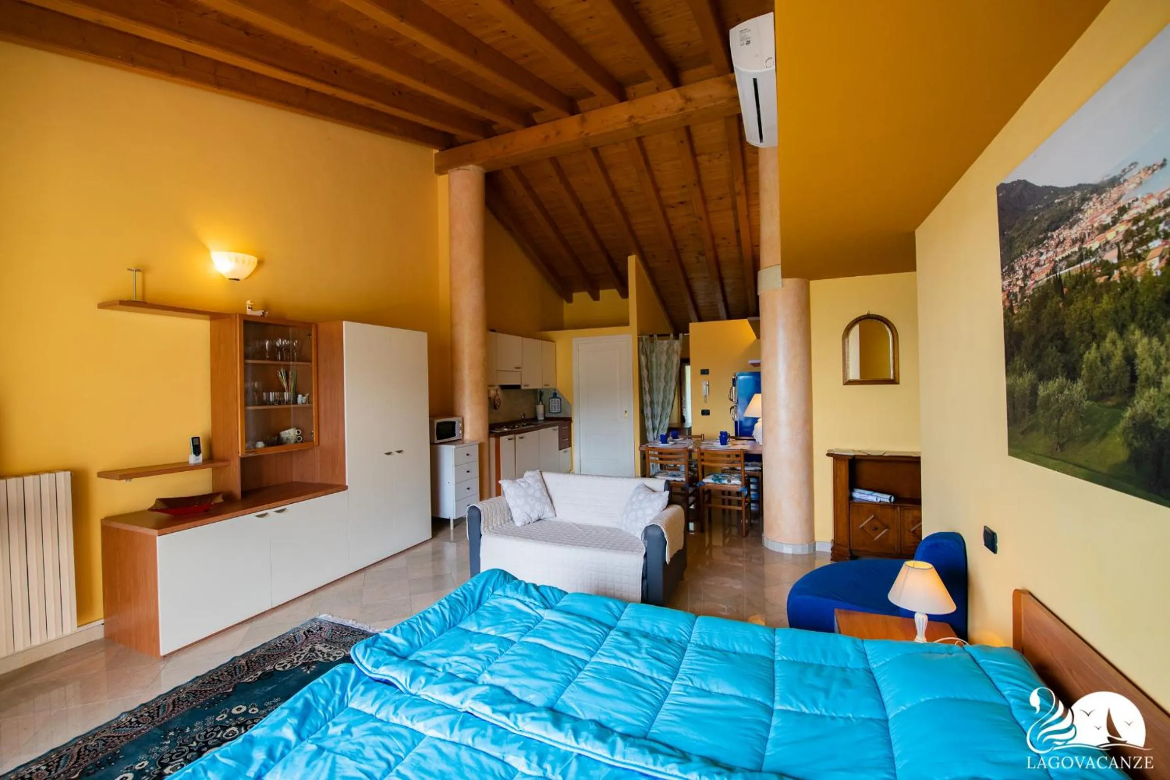 Living room, Bed in Feeling House