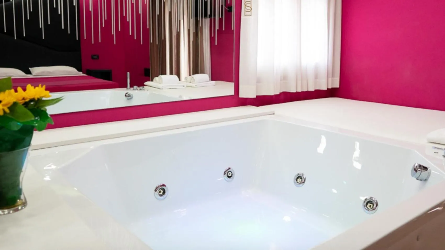 Hot Tub in Sweet Central Hotel