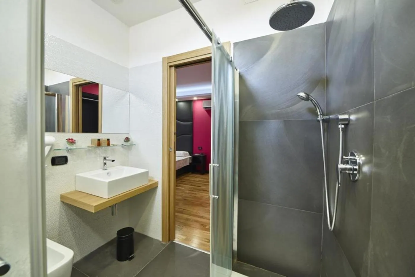 Shower in Sweet Central Hotel