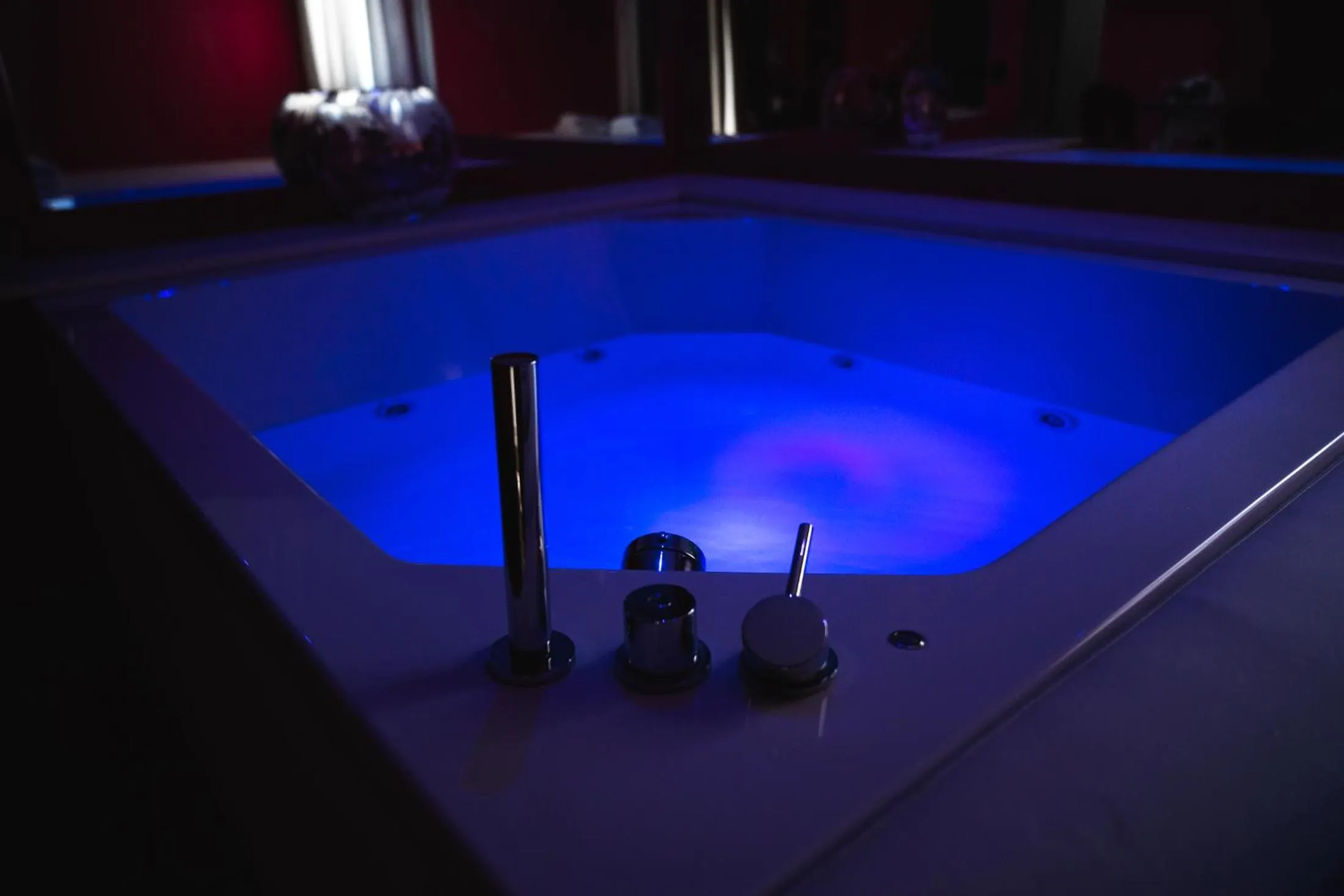 Hot Tub in Sweet Central Hotel