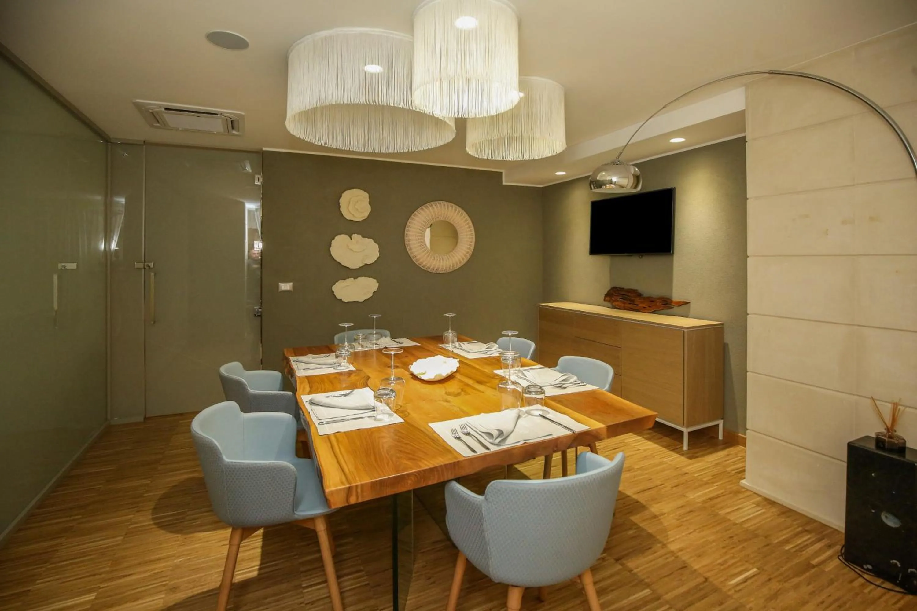 TV and multimedia in Hotel Vlora Priam, Affiliated by Melia