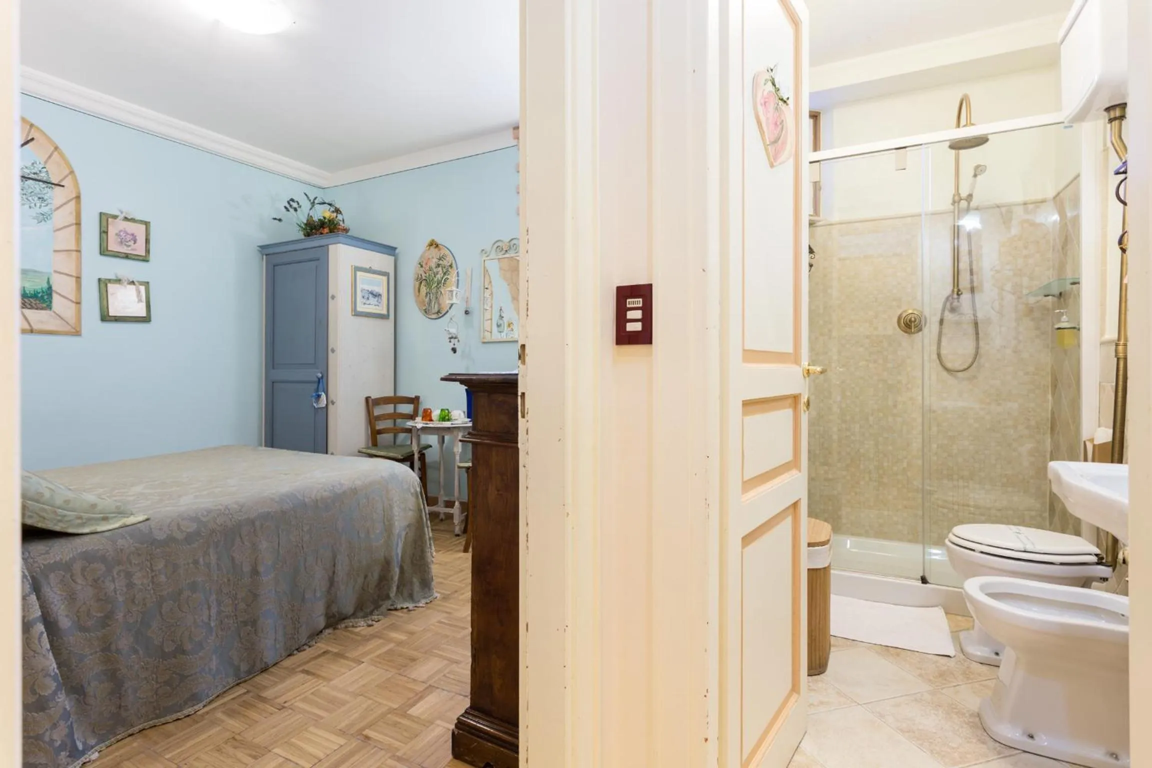 Shower, Bed in Bed and Breakfast A casa delle Fate