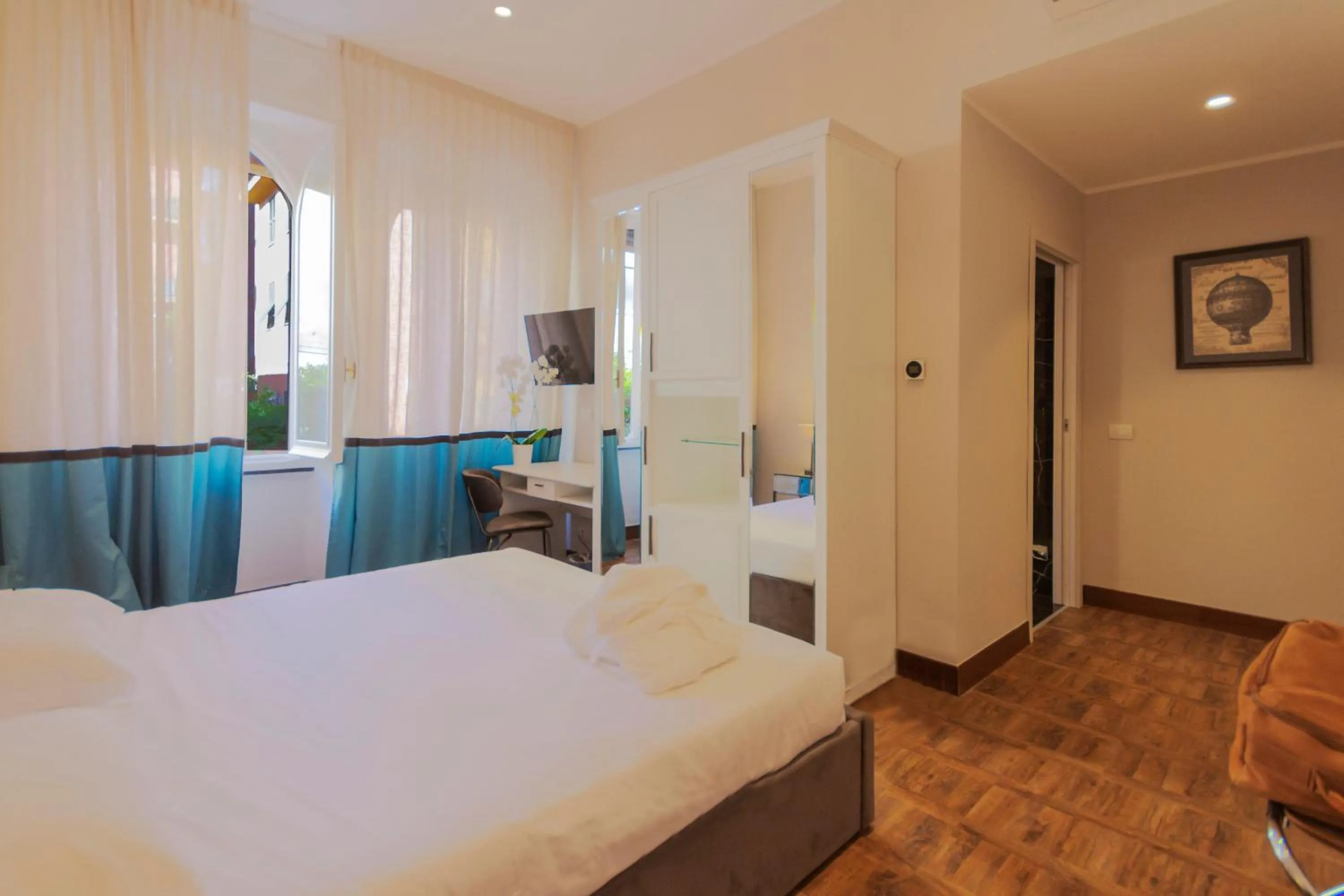 Photo of the whole room, Bed in Hotel Villa Alberti Portofino Land