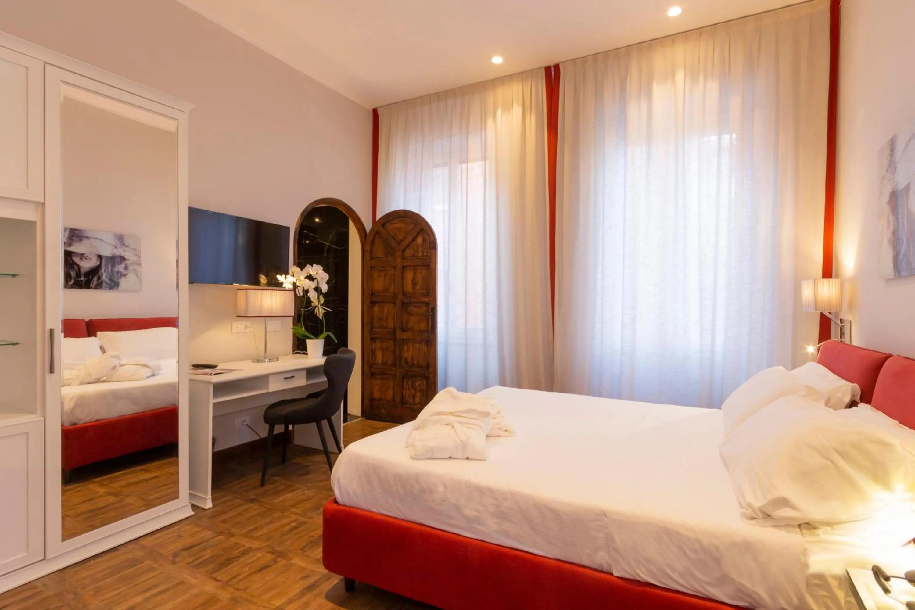 Photo of the whole room, Bed in Hotel Villa Alberti Portofino Land