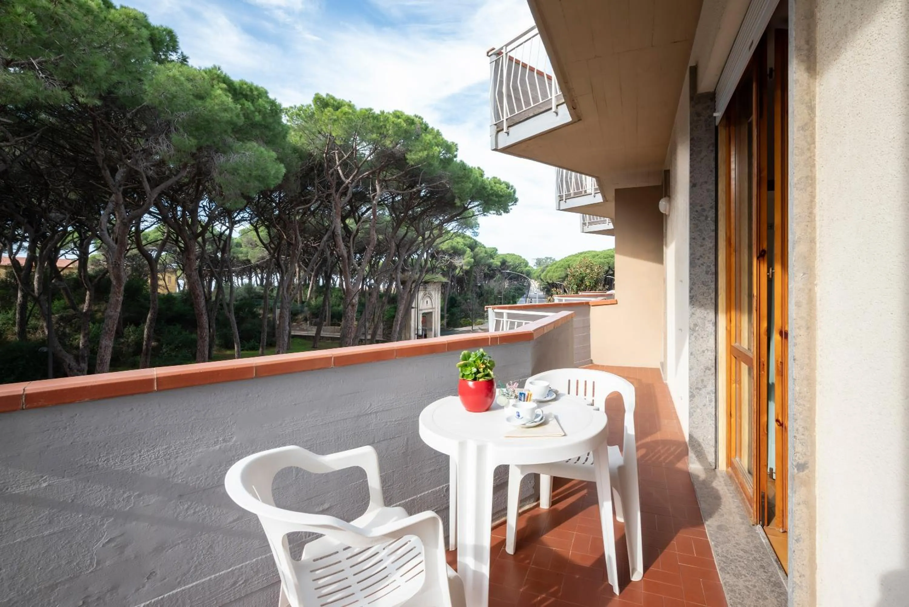 Patio in Hotel Parco dei Pini - 100mt dal Mare