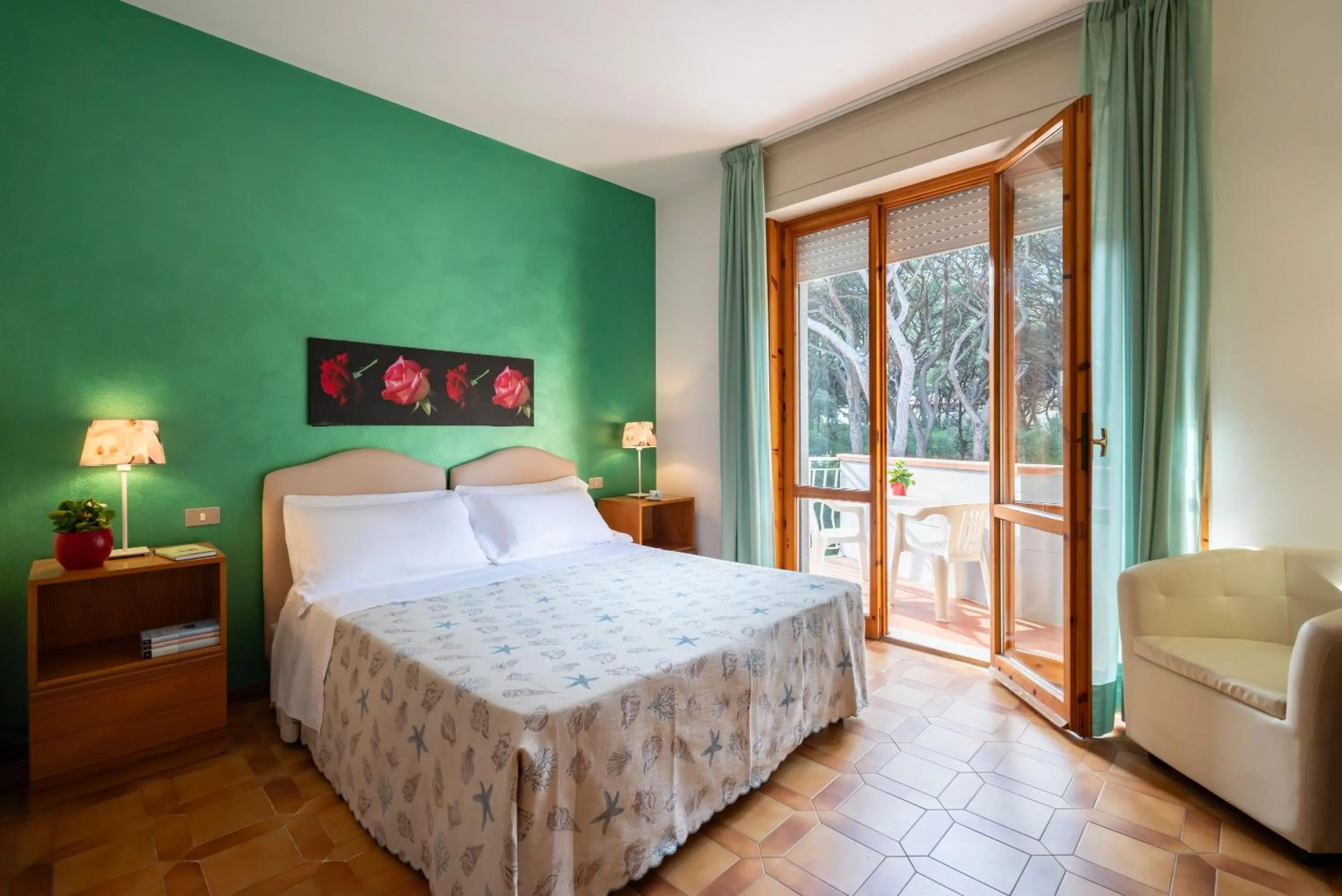 Bedroom, Bed in Hotel Parco dei Pini - 100mt dal Mare