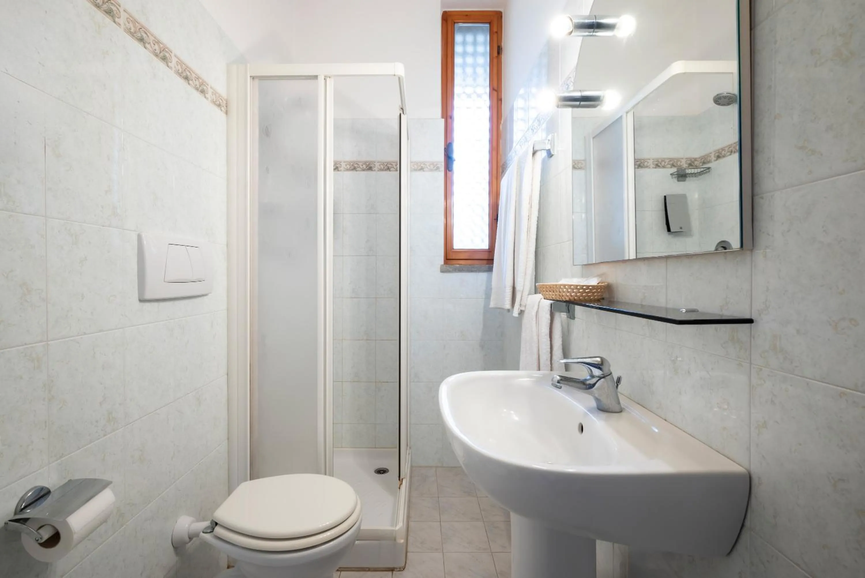 Shower in Hotel Parco dei Pini - 100mt dal Mare