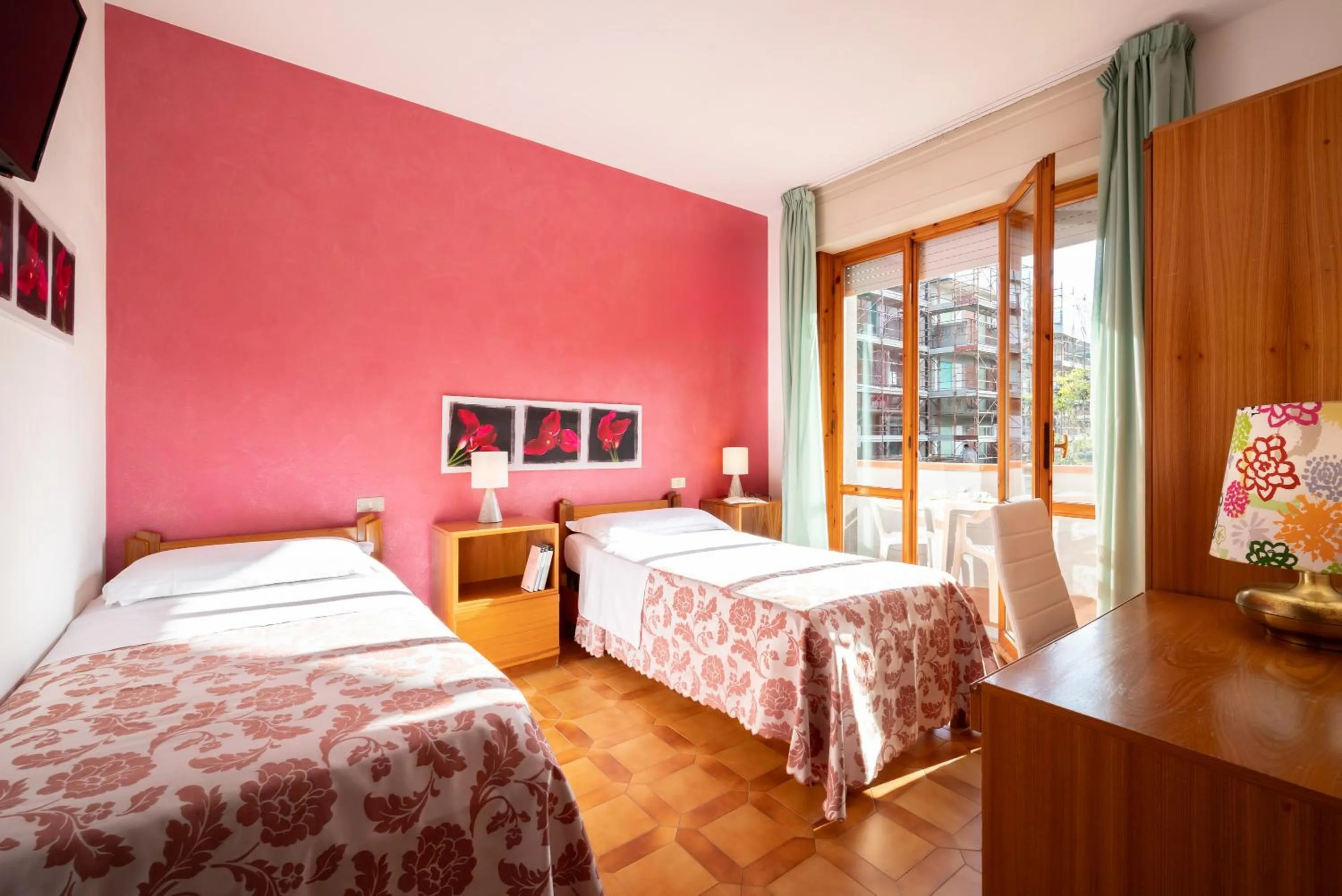 TV and multimedia, Bed in Hotel Parco dei Pini - 100mt dal Mare