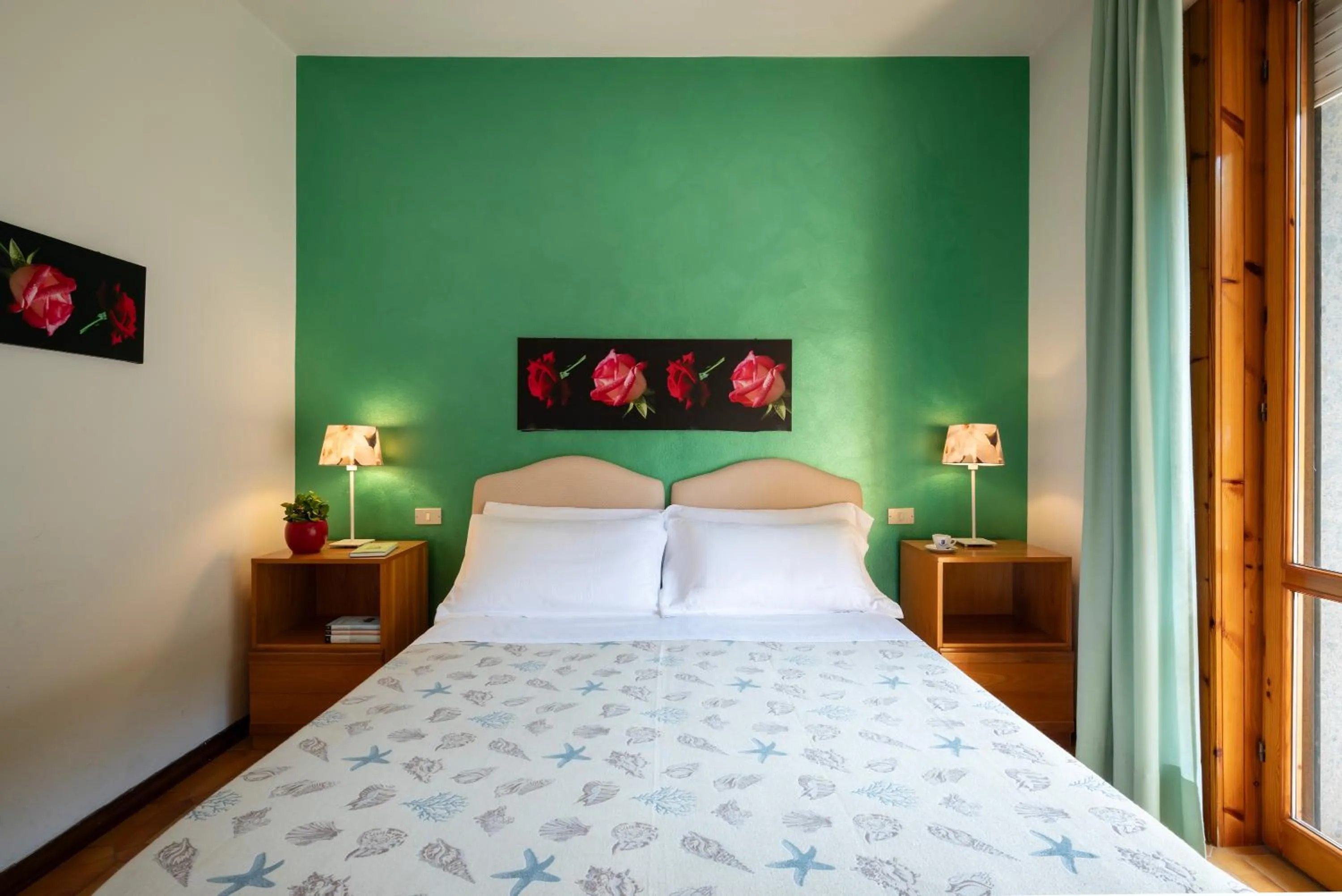 Bedroom, Bed in Hotel Parco dei Pini - 100mt dal Mare