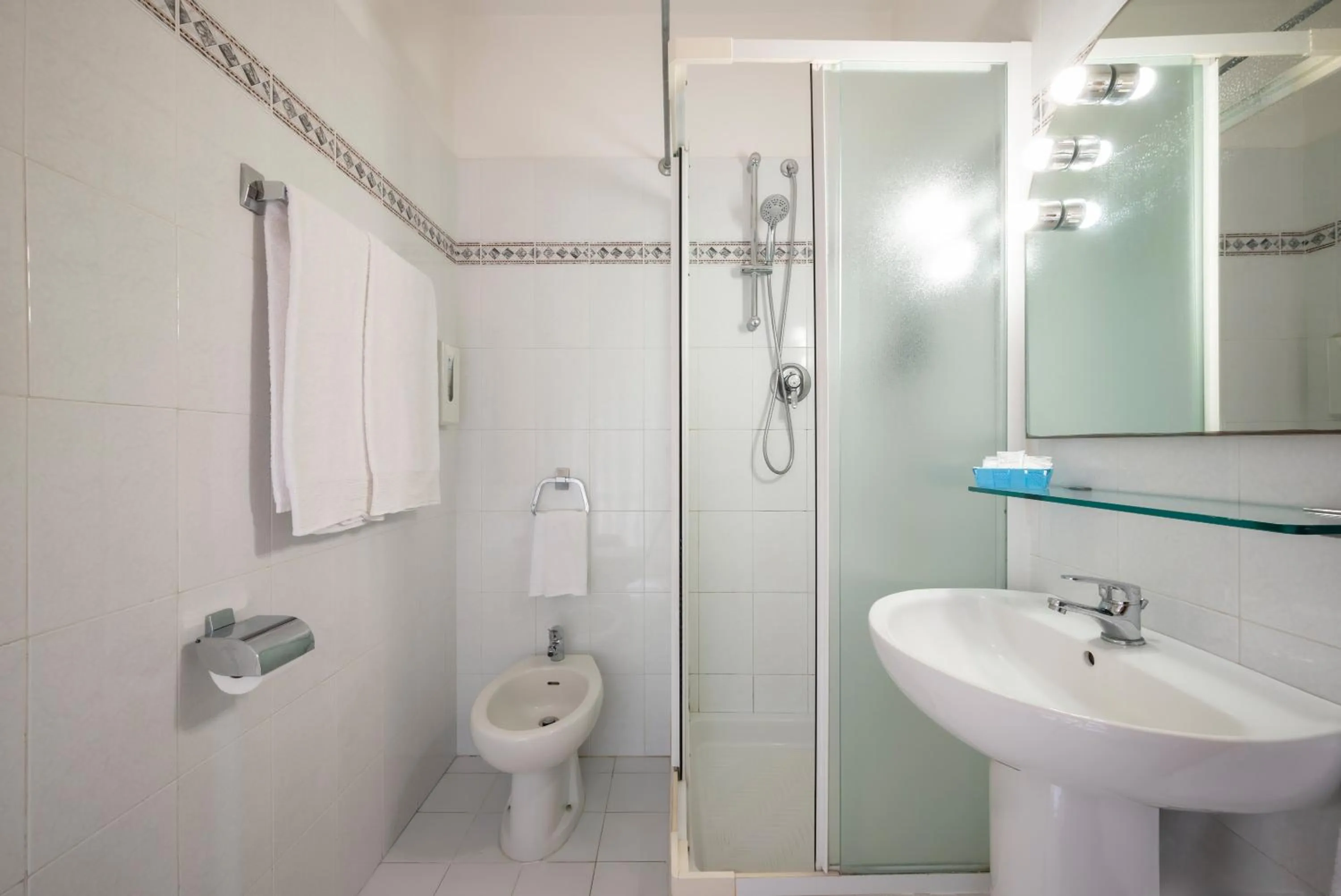 Shower in Hotel Parco dei Pini - 100mt dal Mare