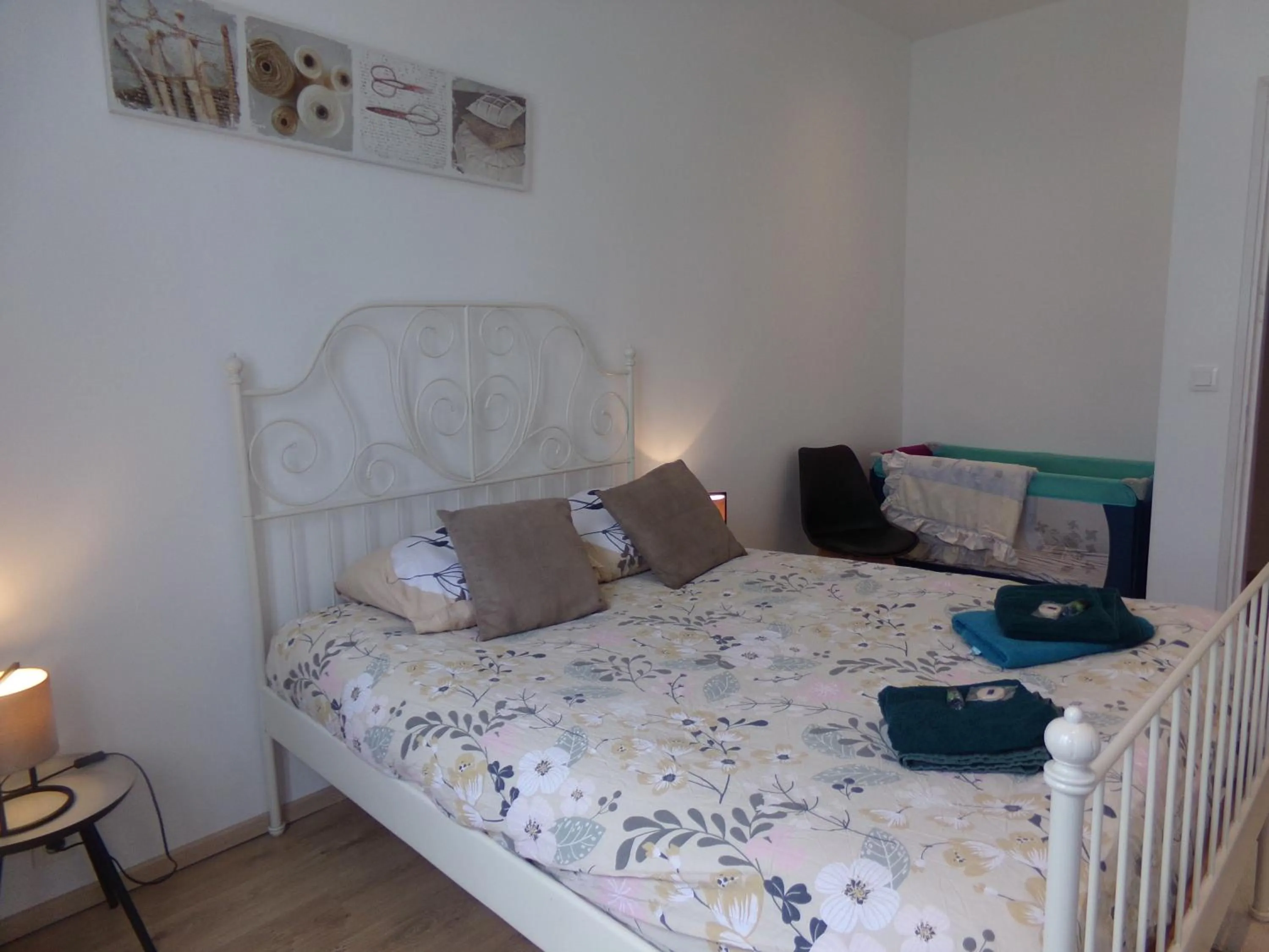 Bedroom, Bed in L'escapade Dieppoise - 3 chambres, 1er étage