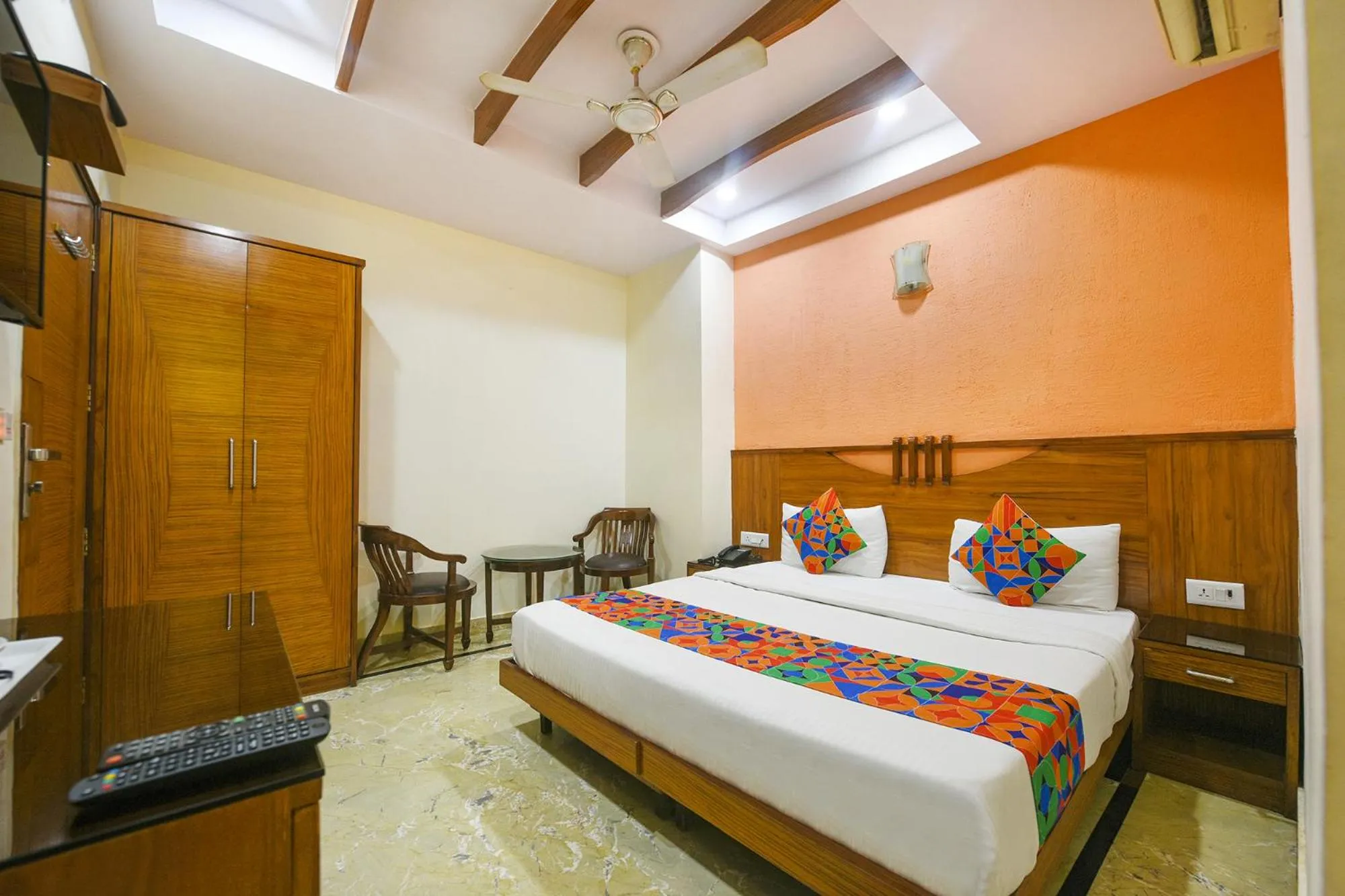 Bed in FabHotel Jaggi Palace Karol Bagh
