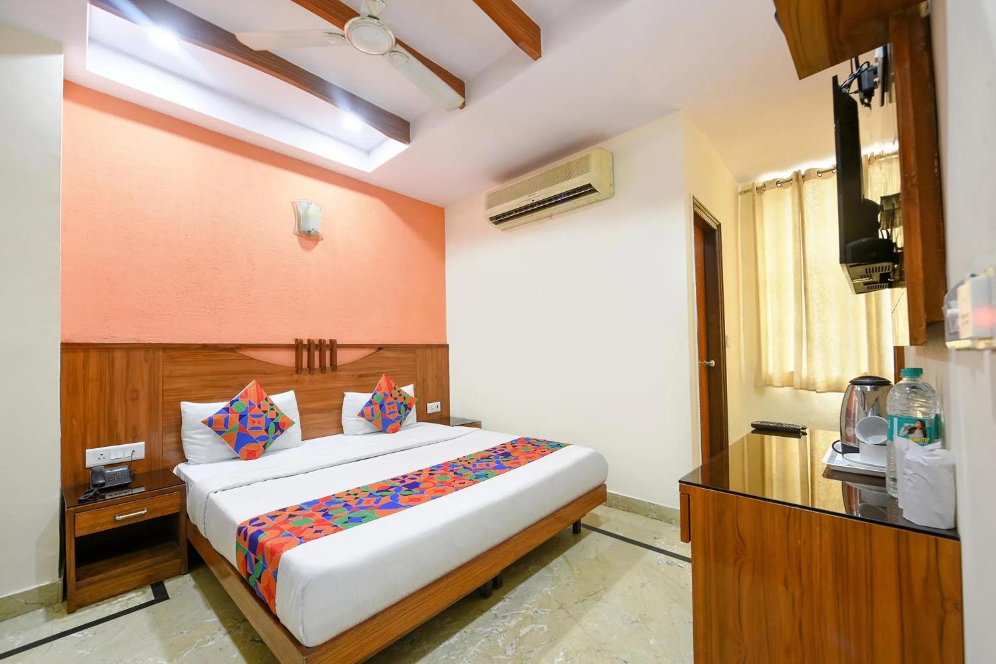 Bed in FabHotel Jaggi Palace Karol Bagh