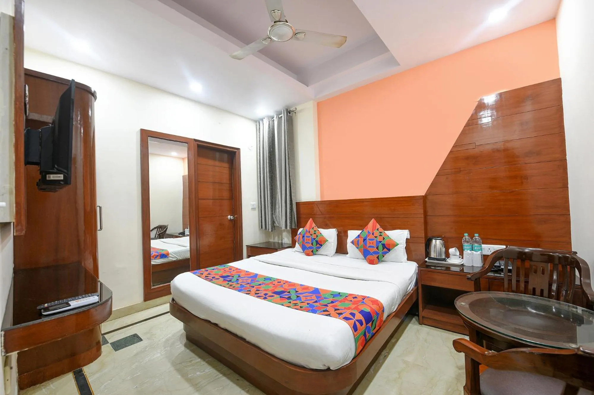 Bed in FabHotel Jaggi Palace Karol Bagh