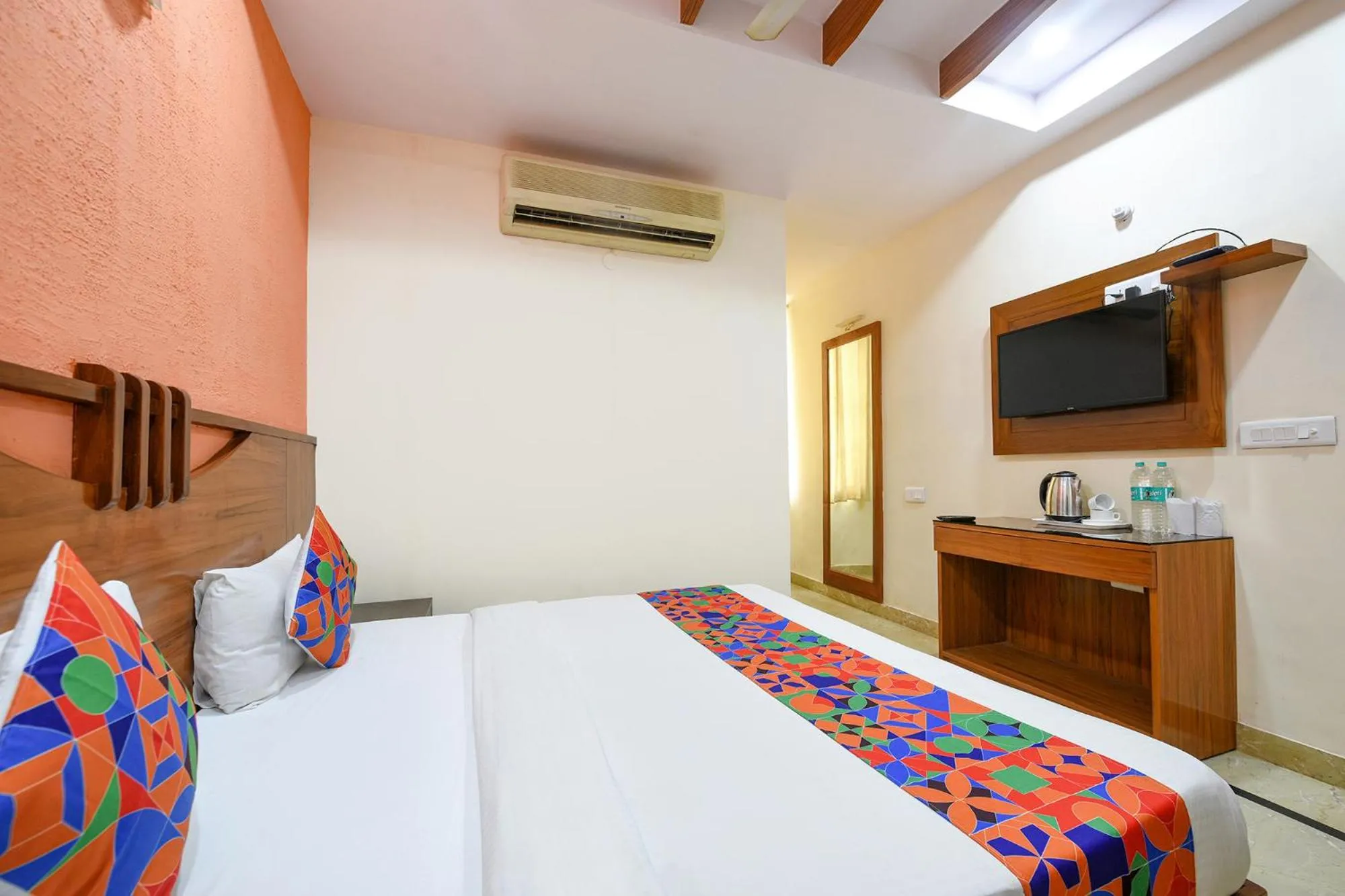 Bed in FabHotel Jaggi Palace Karol Bagh