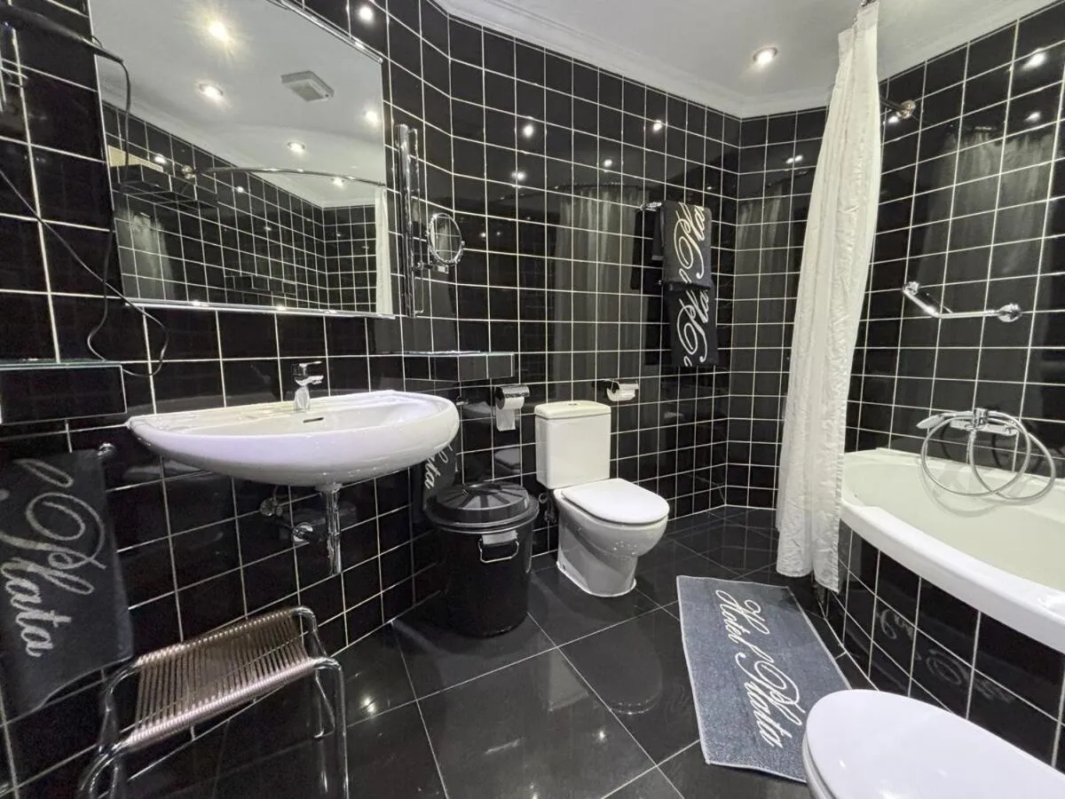 Shower in Hotel Plata