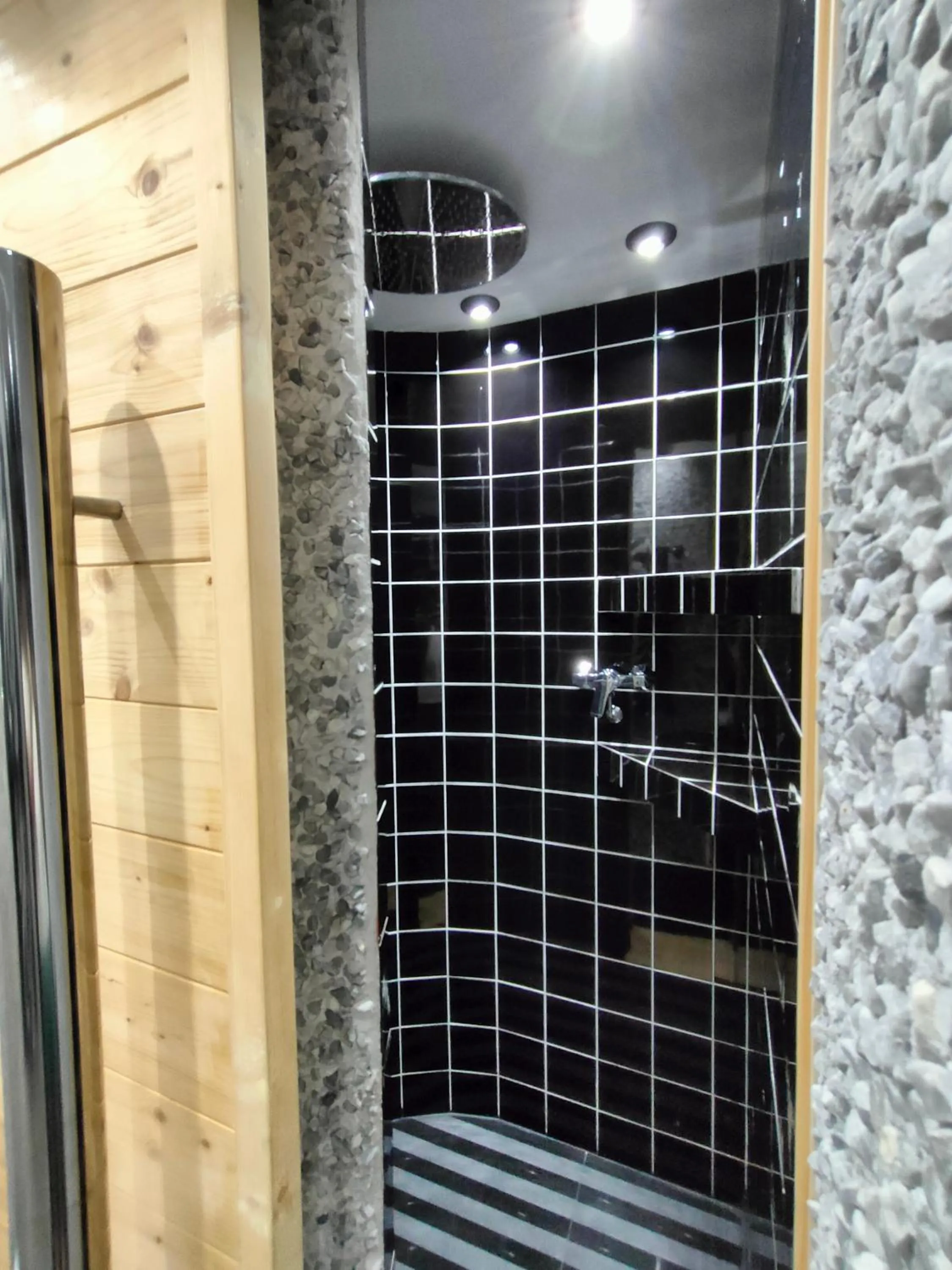 Shower in Hotel Plata