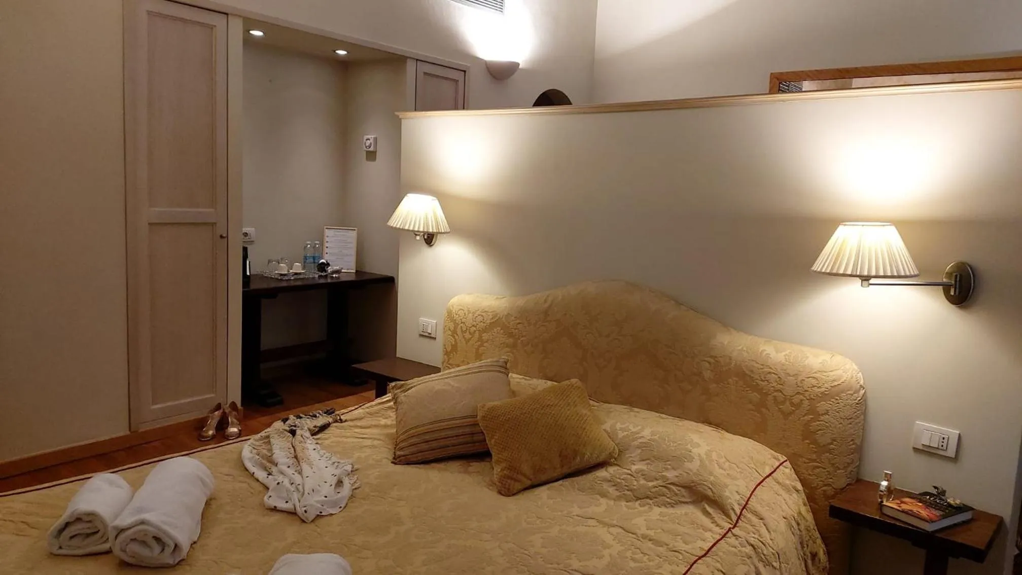 Bed in Tornabuoni La Petite Suite