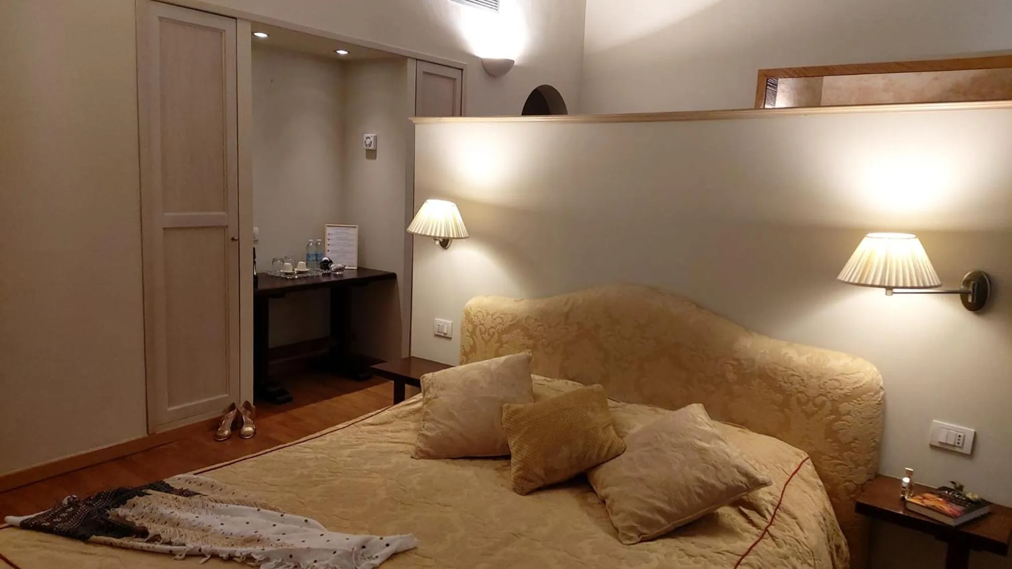 Bed in Tornabuoni La Petite Suite