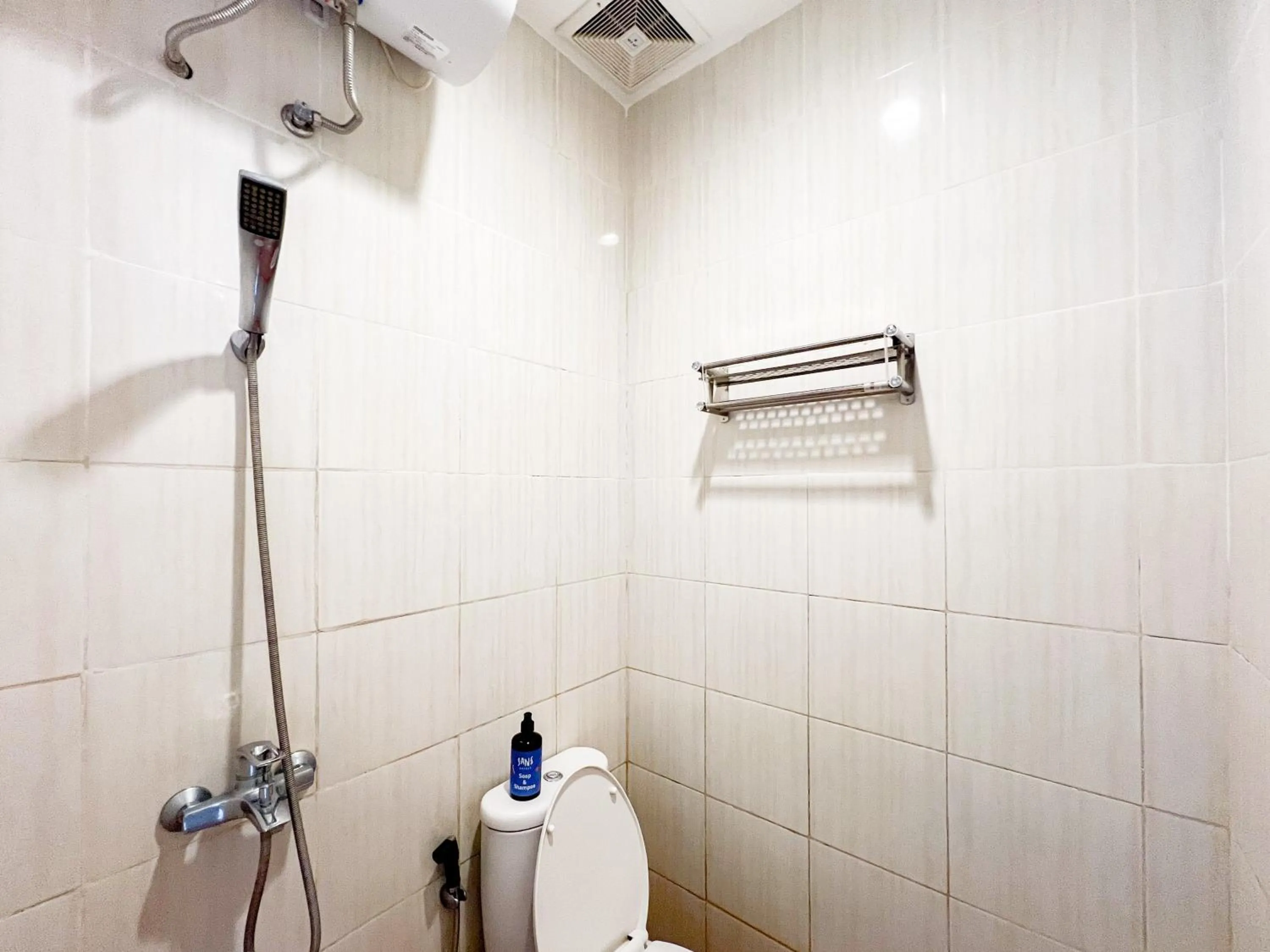 Bathroom in Sans Stay Bukit Palma Citraland