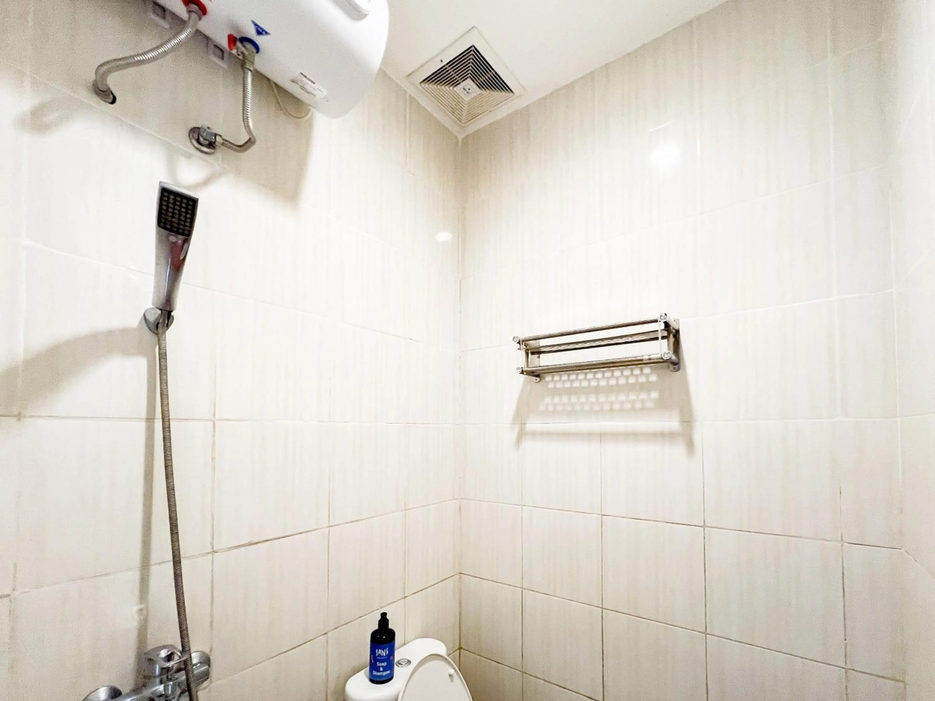 Bathroom in Sans Stay Bukit Palma Citraland