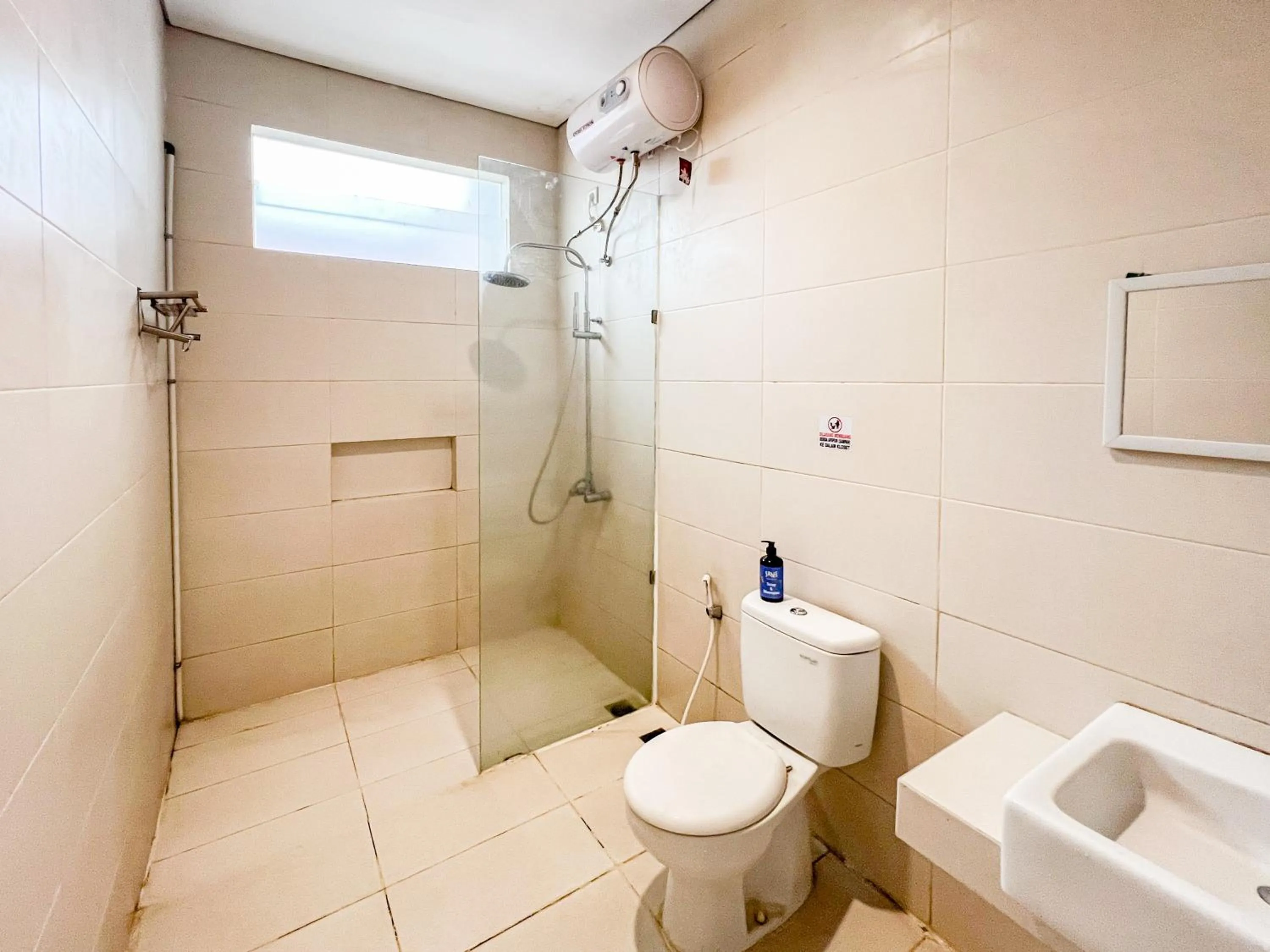 Bathroom in Sans Stay Bukit Palma Citraland