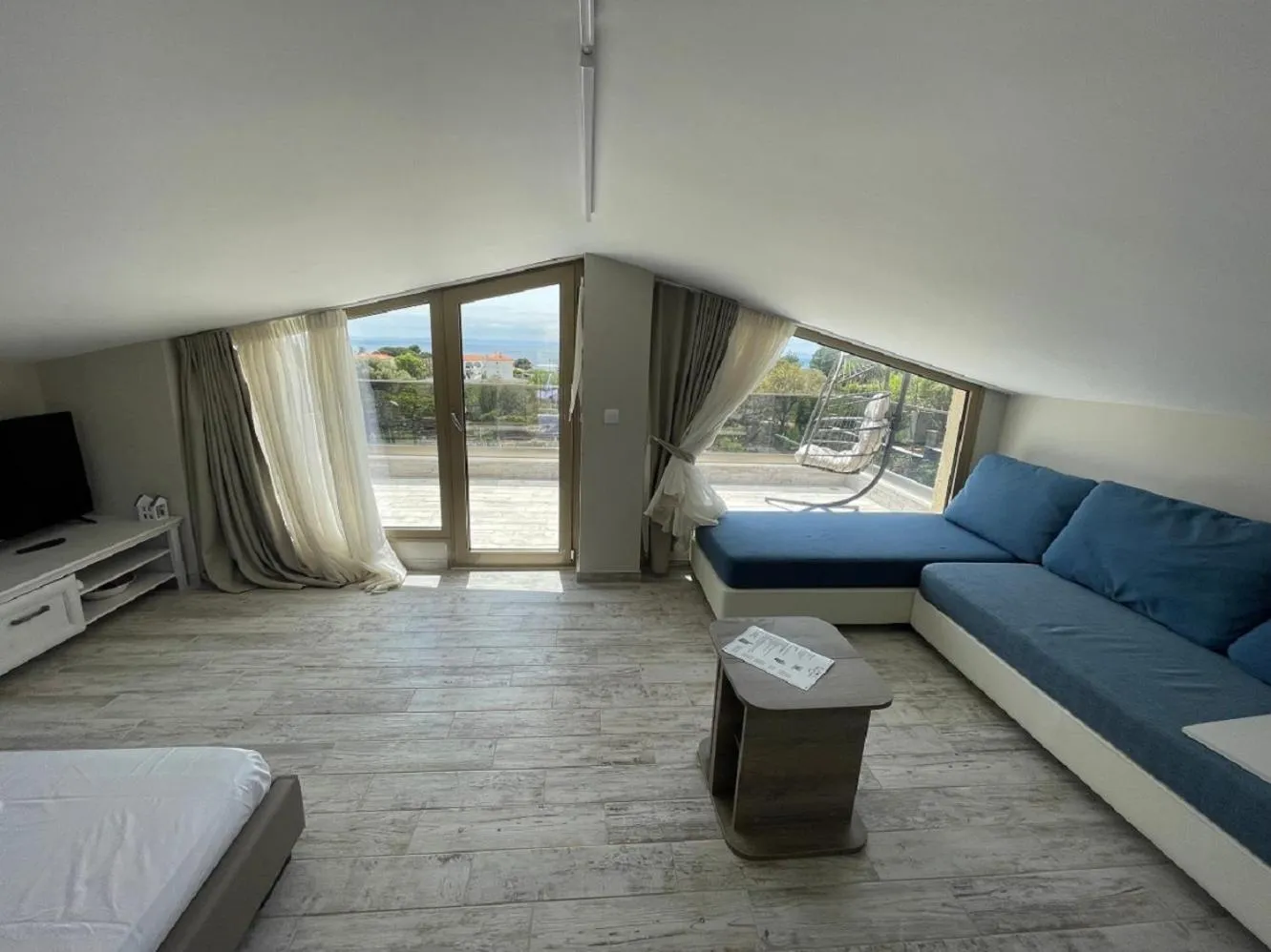 Living room, Bed in Villa Sara