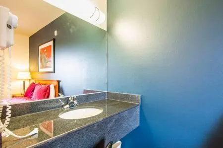 The Vistas 119 Modern studio with full kitchen 1st floor great location