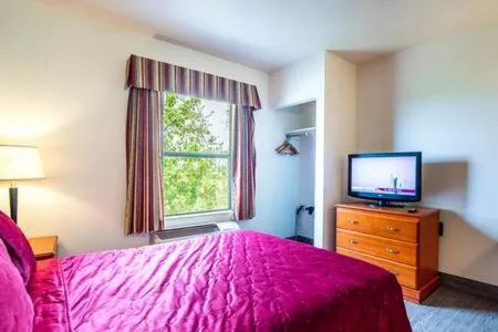 Bed in The Vistas 119 Modern studio with full kitchen 1st floor great location