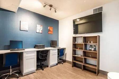 The Vistas 119 Modern studio with full kitchen 1st floor great location