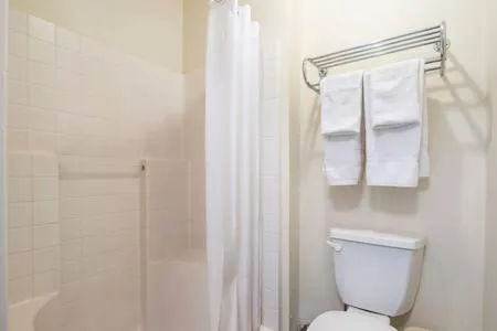 The Vistas 119 Modern studio with full kitchen 1st floor great location