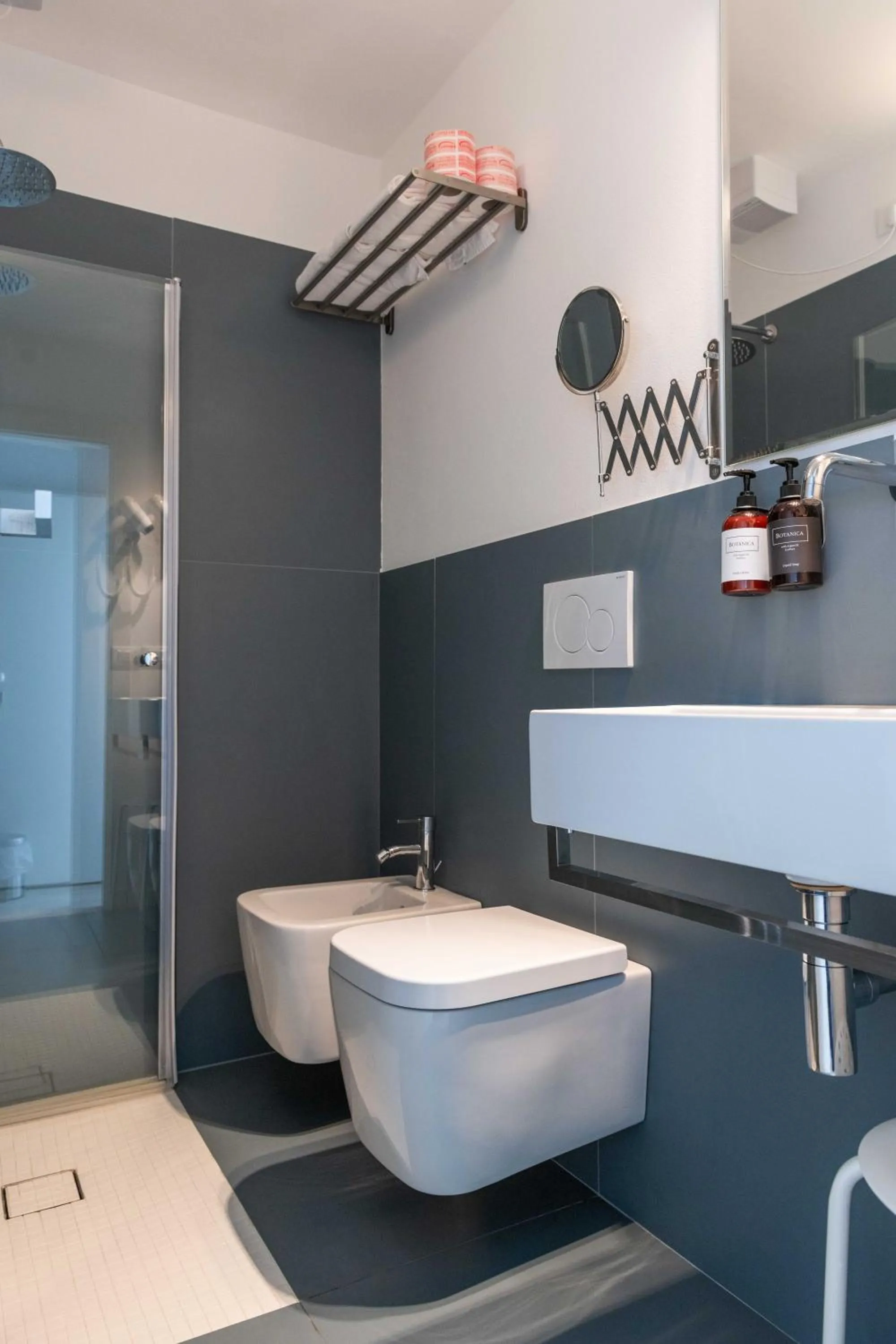 Bathroom in Kiss Beachfront Hotel & Restaurant