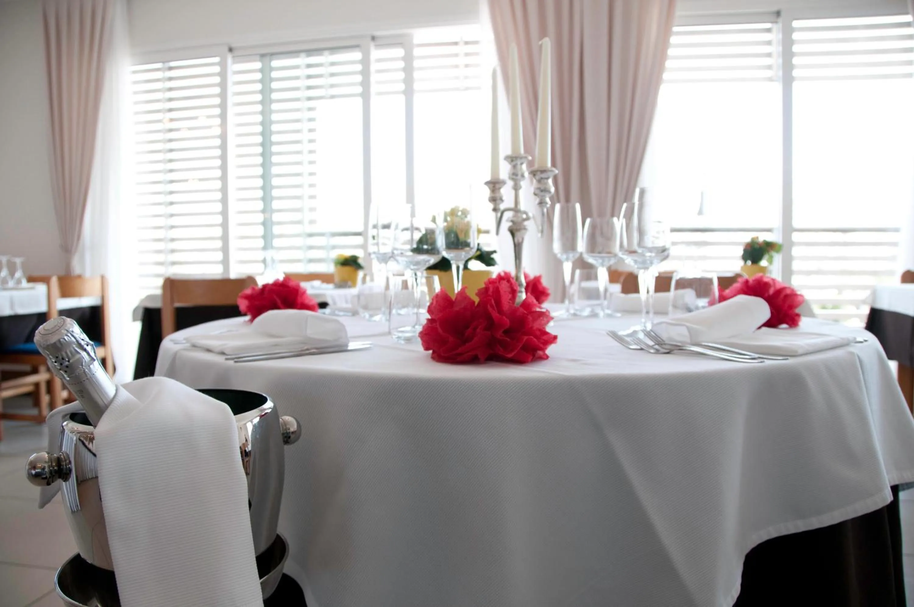 Restaurant/places to eat in Kiss Beachfront Hotel & Restaurant