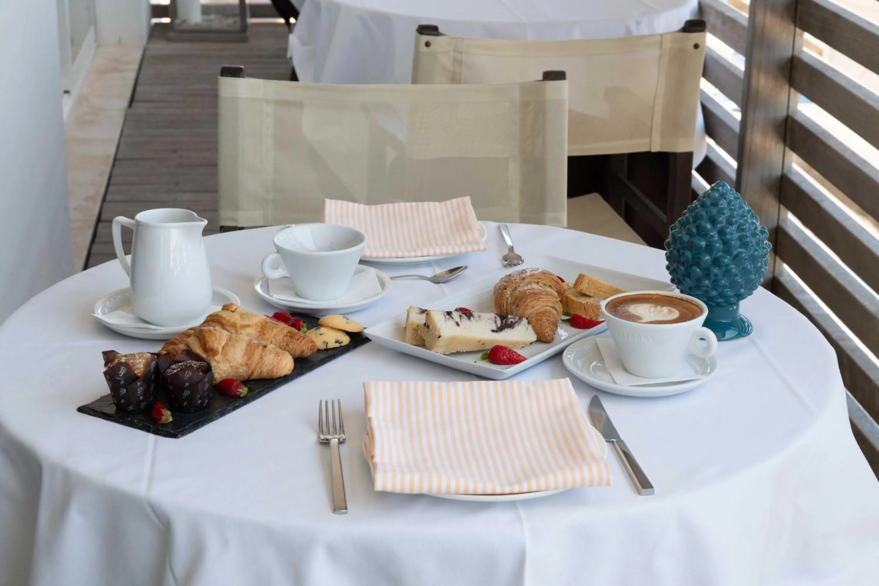Breakfast in Kiss Beachfront Hotel & Restaurant