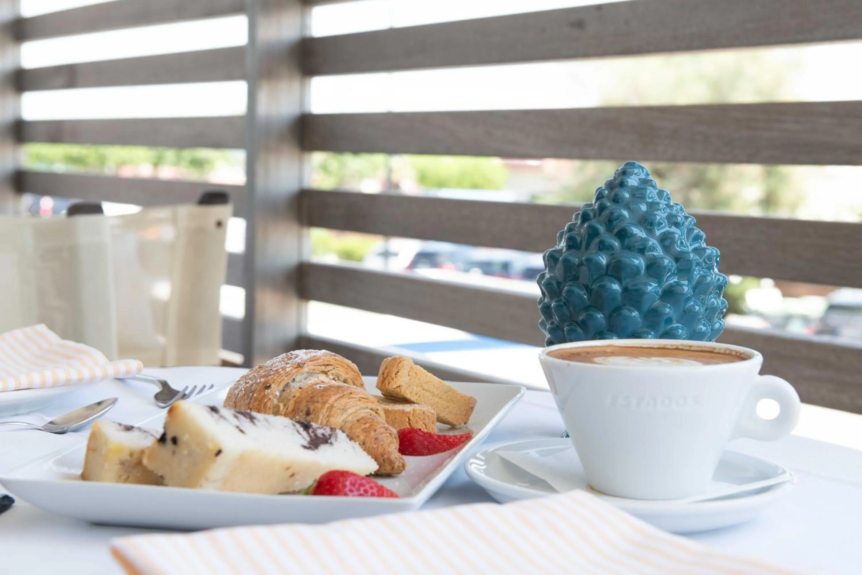 Breakfast in Kiss Beachfront Hotel & Restaurant