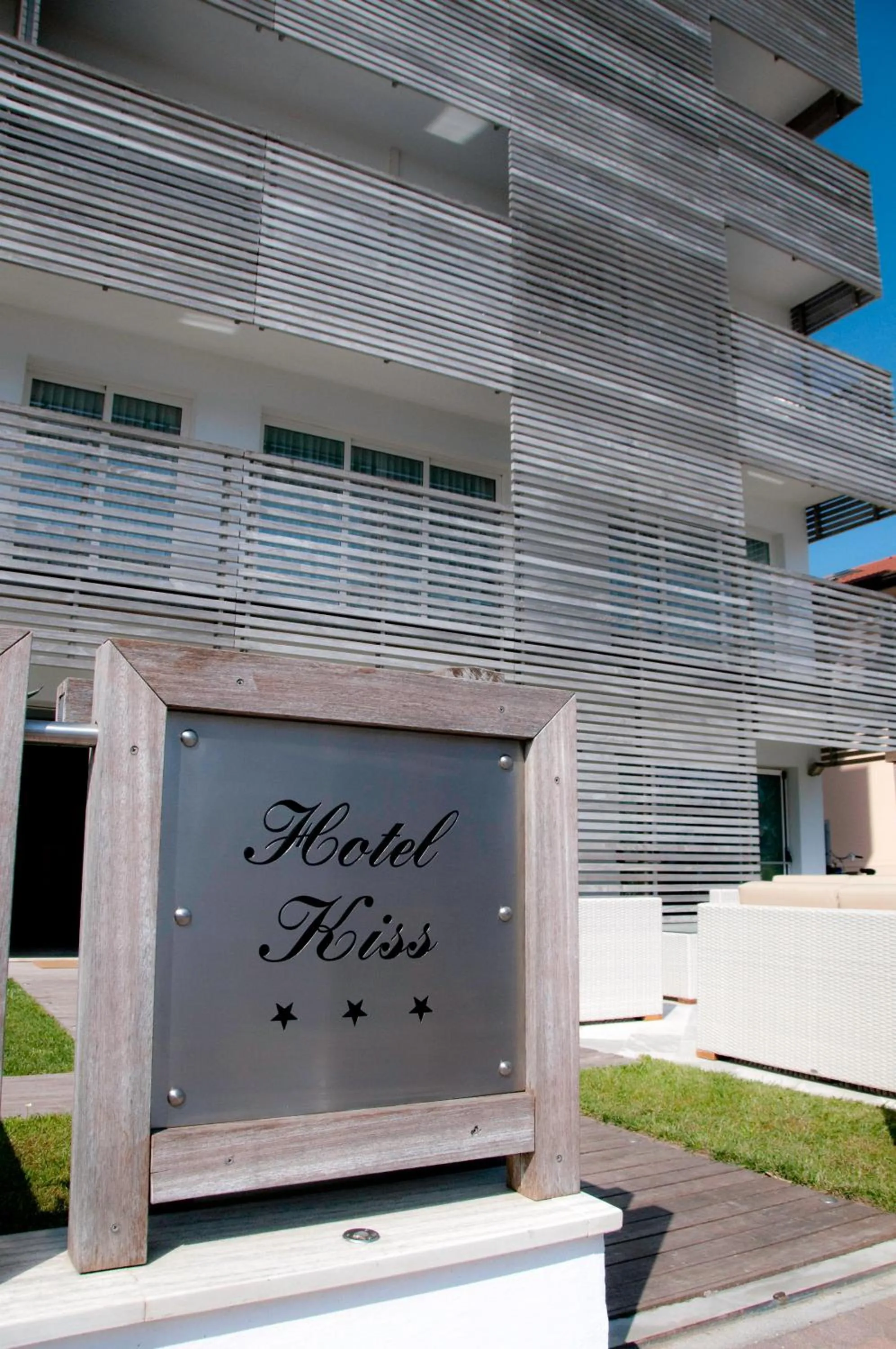 Facade/entrance in Kiss Beachfront Hotel & Restaurant