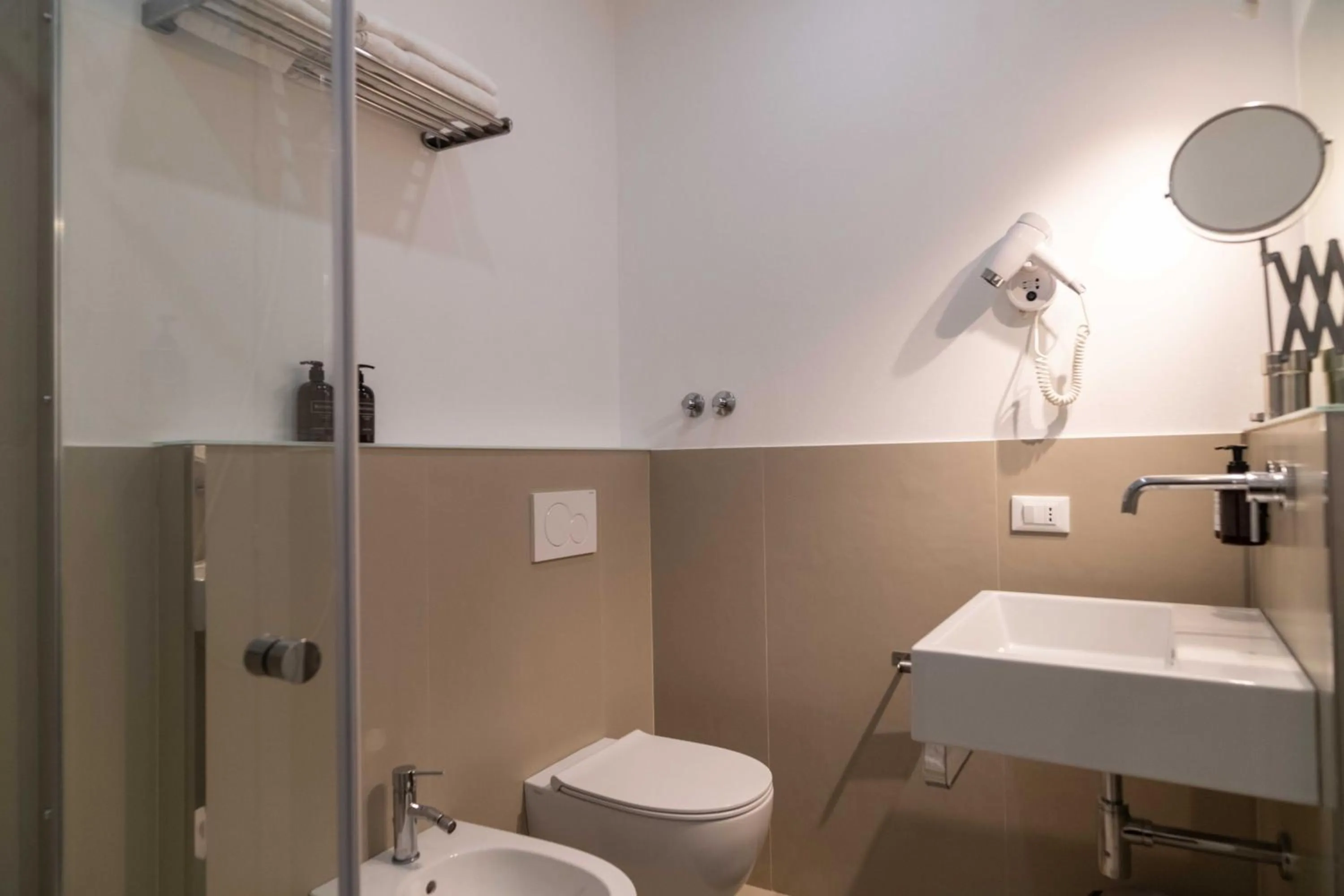 Bathroom in Kiss Beachfront Hotel & Restaurant