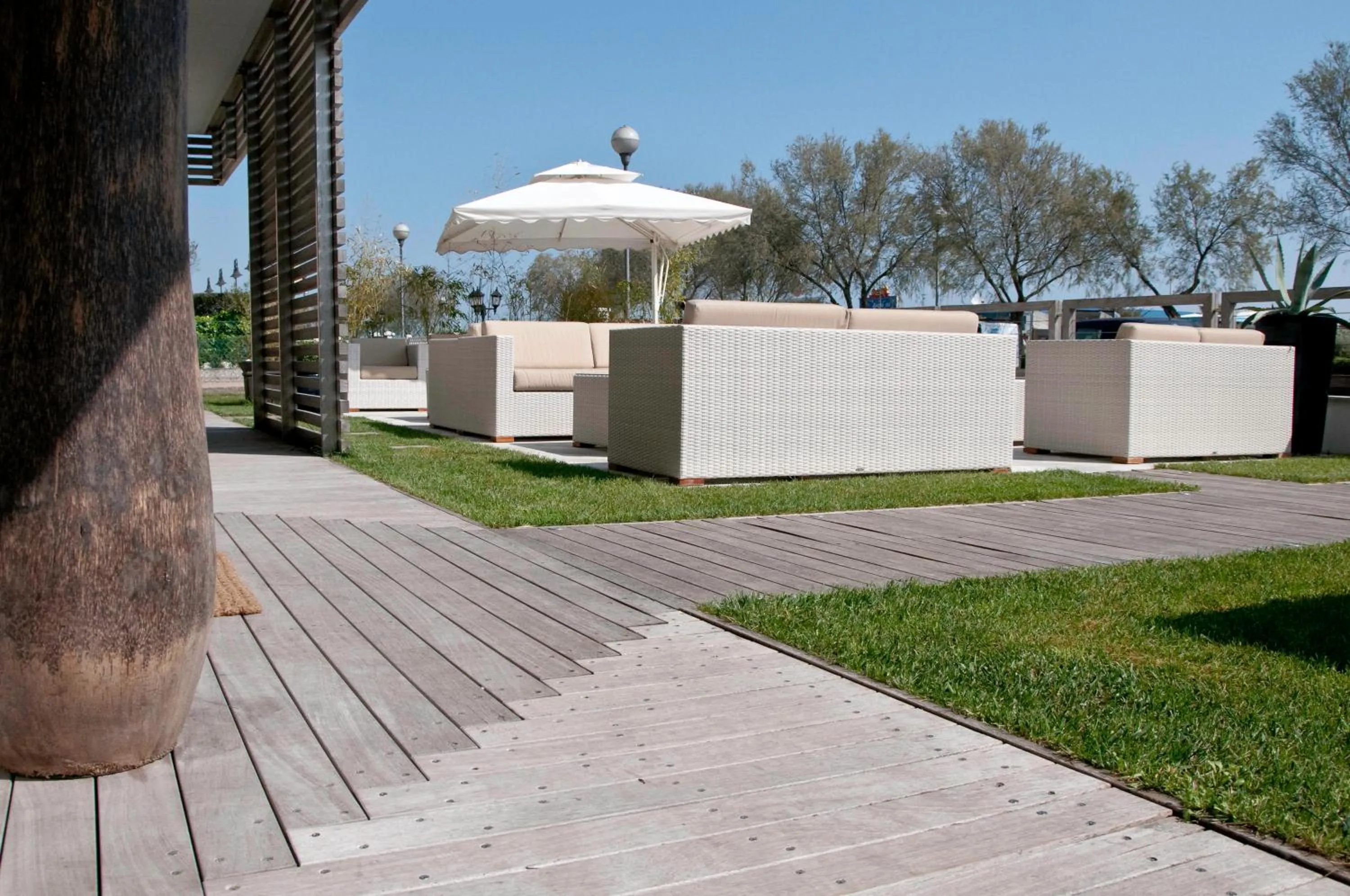 Garden in Kiss Beachfront Hotel & Restaurant