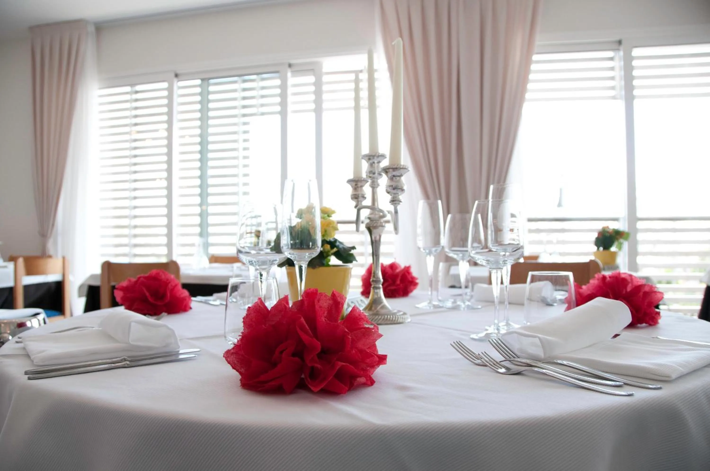 Restaurant/places to eat in Kiss Beachfront Hotel & Restaurant