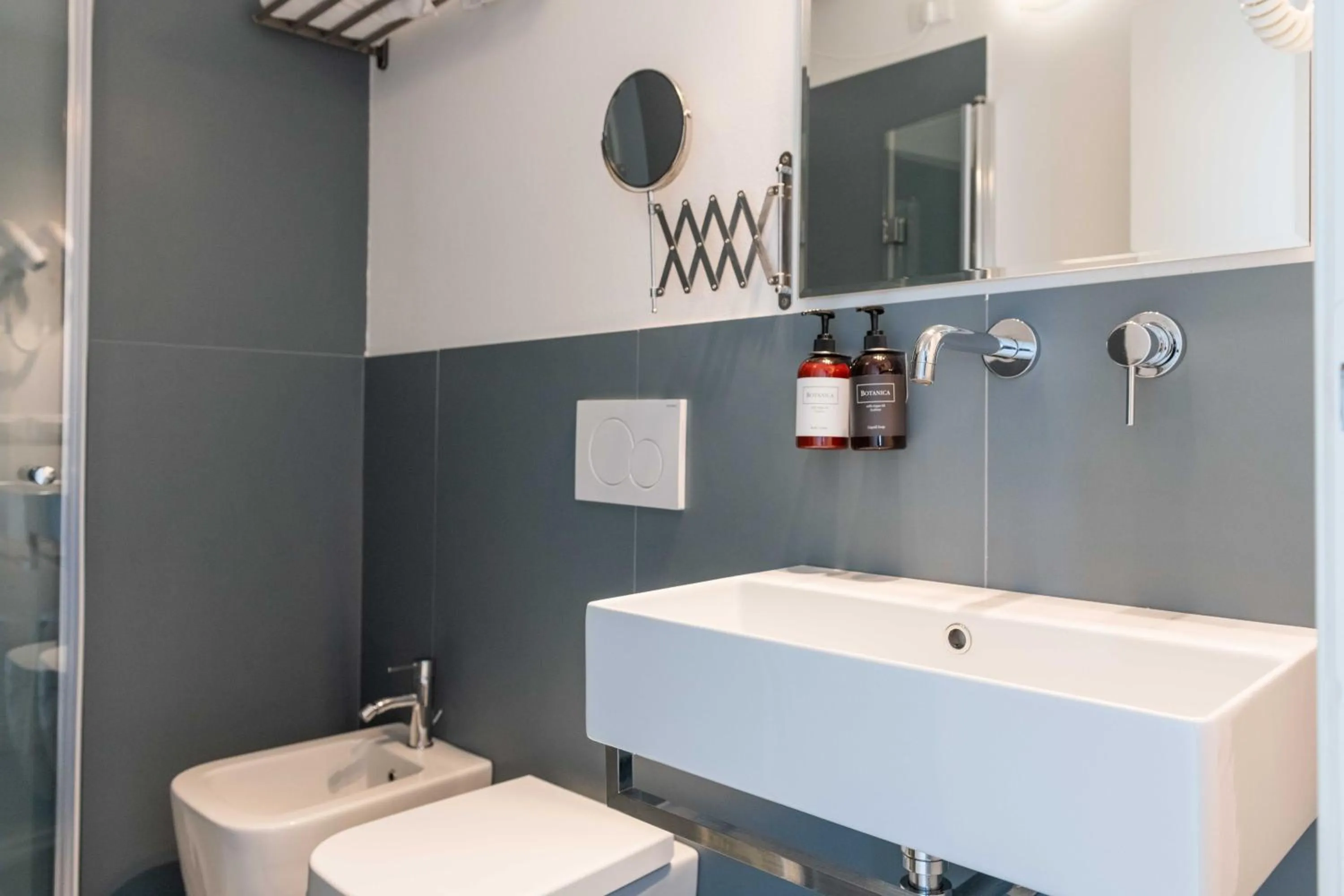 Bathroom in Kiss Beachfront Hotel & Restaurant