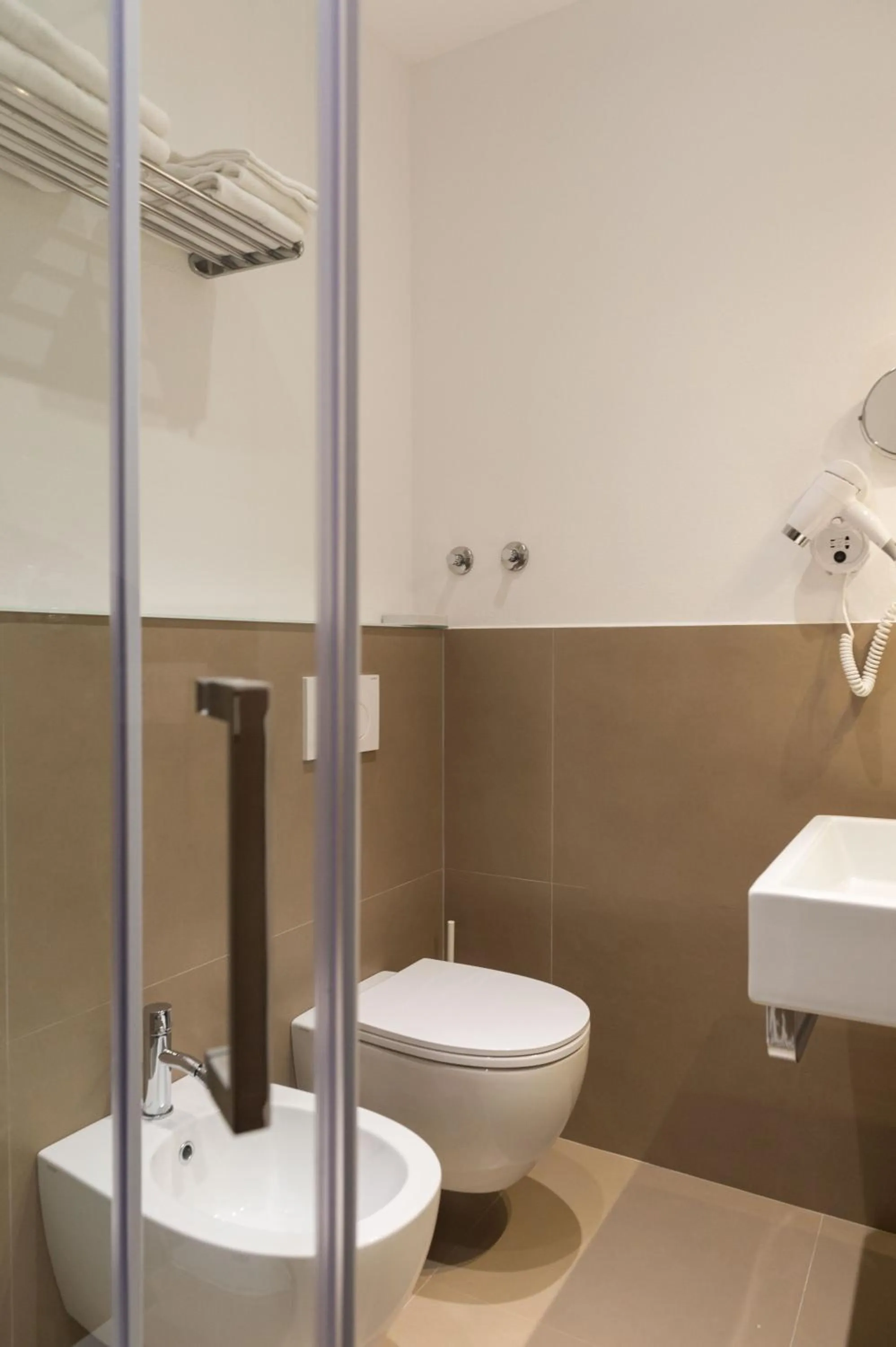 Bathroom in Kiss Beachfront Hotel & Restaurant