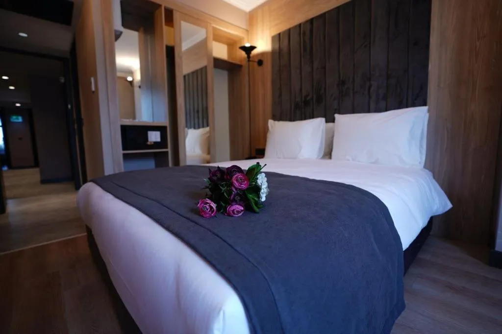 Photo of the whole room, Bed in Mineo Hotel Taksim